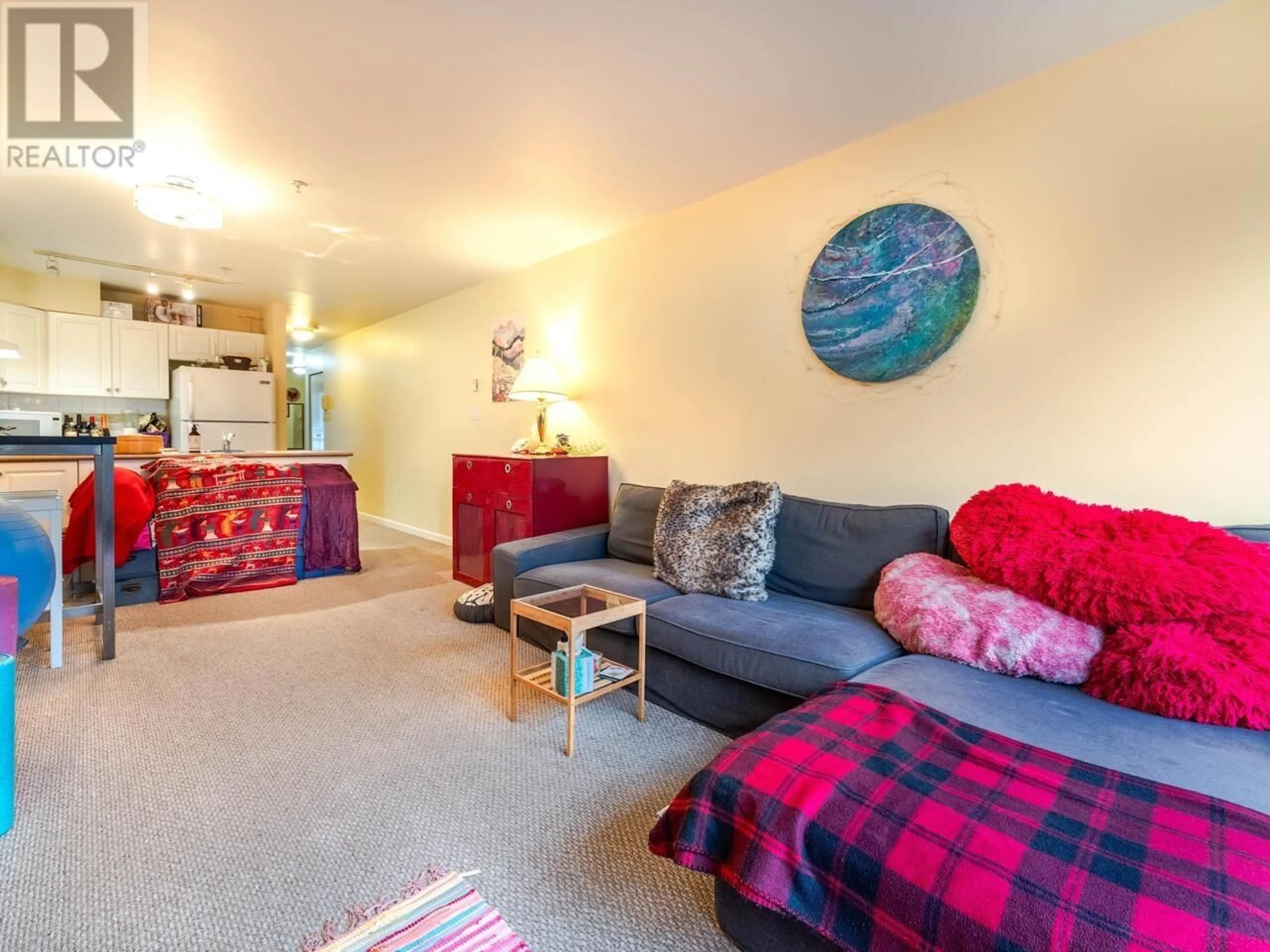 Living room with furniture, carpet floor for 306 663 GORE AVENUE, Vancouver British Columbia V6A2Z8