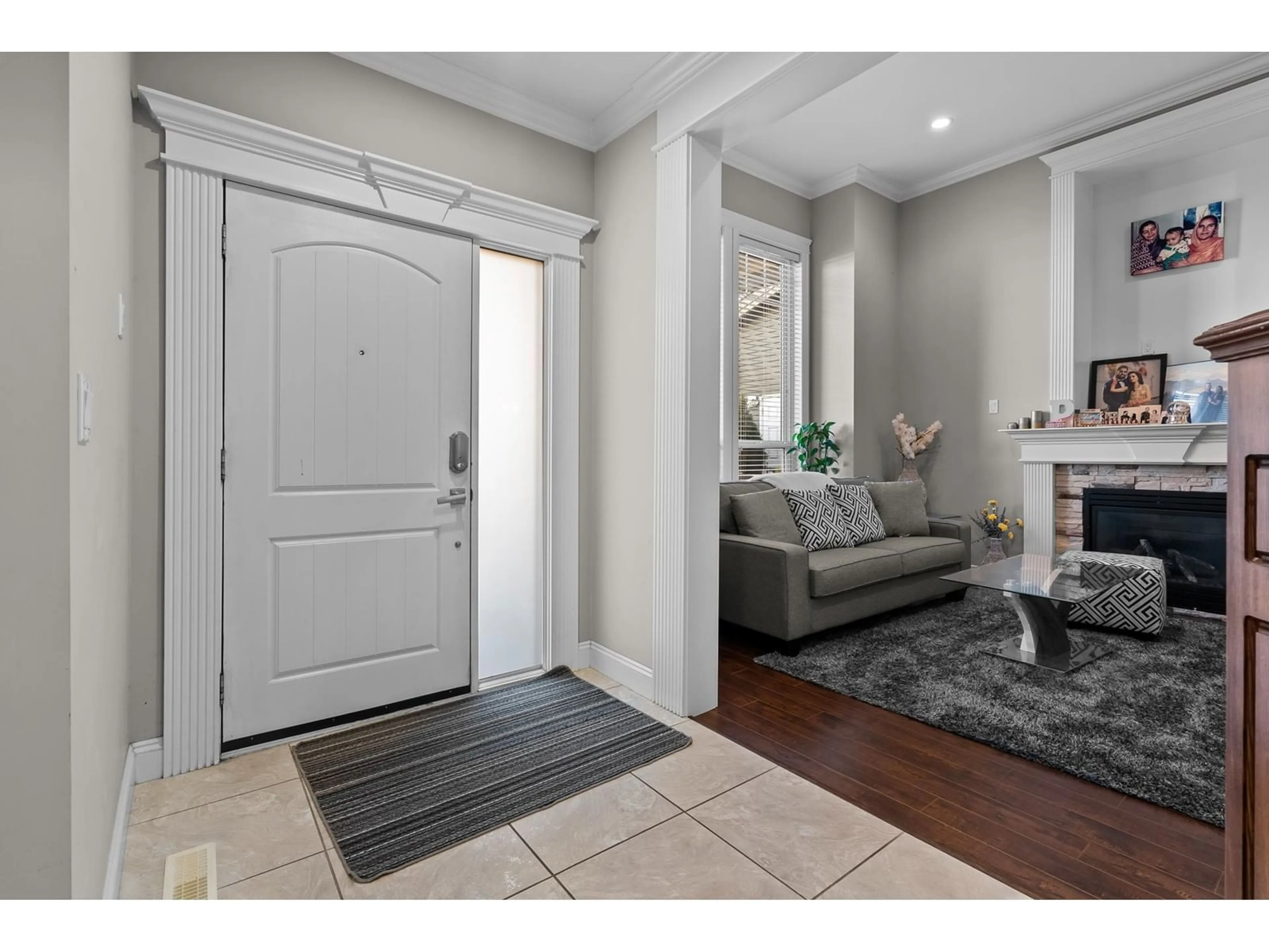 Indoor entryway for 27932 MACLURE ROAD, Abbotsford British Columbia V4X0A9