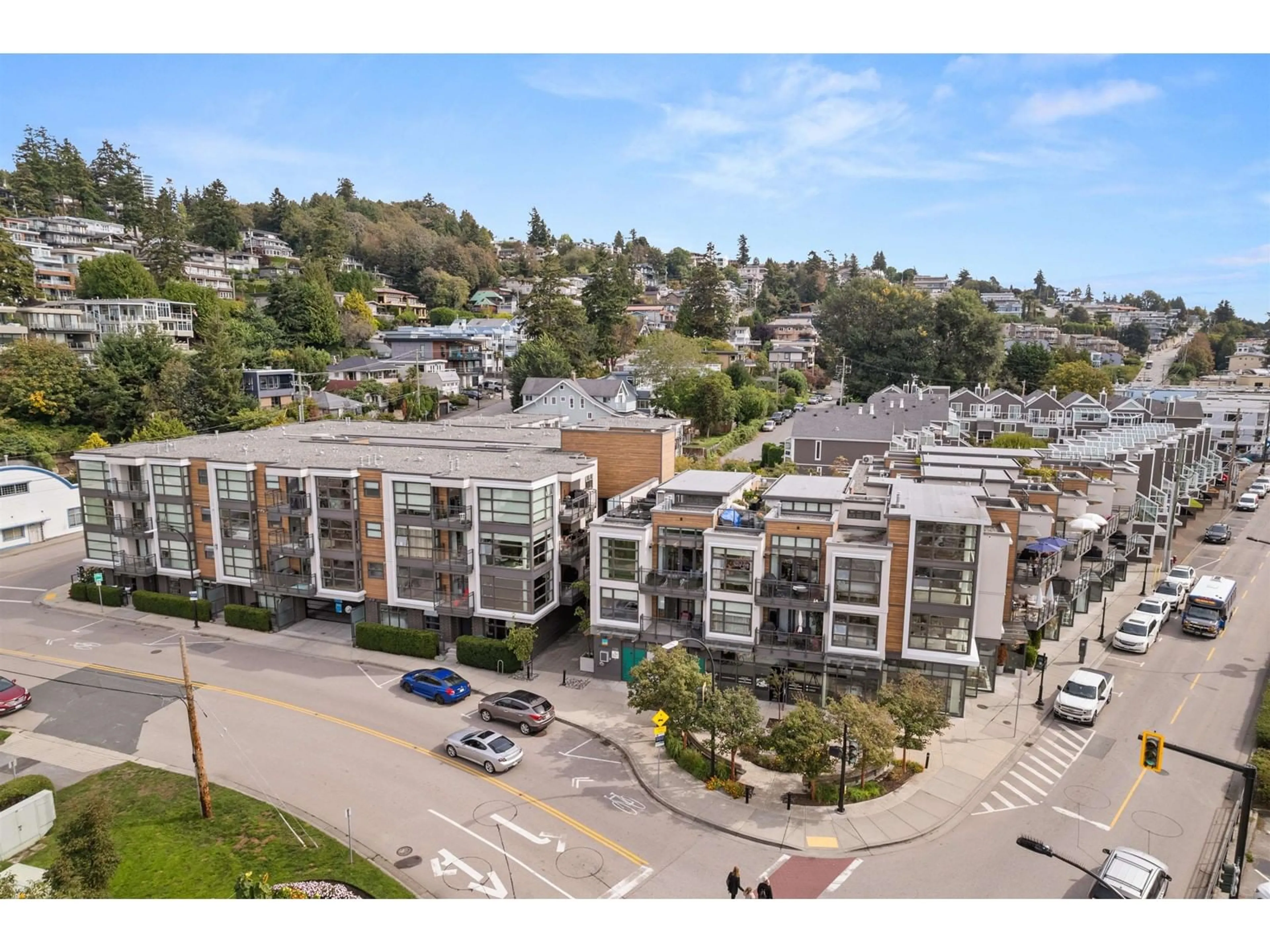 A pic from outside/outdoor area/front of a property/back of a property/a pic from drone, street for 101 1160 OXFORD STREET, White Rock British Columbia V4B0B3