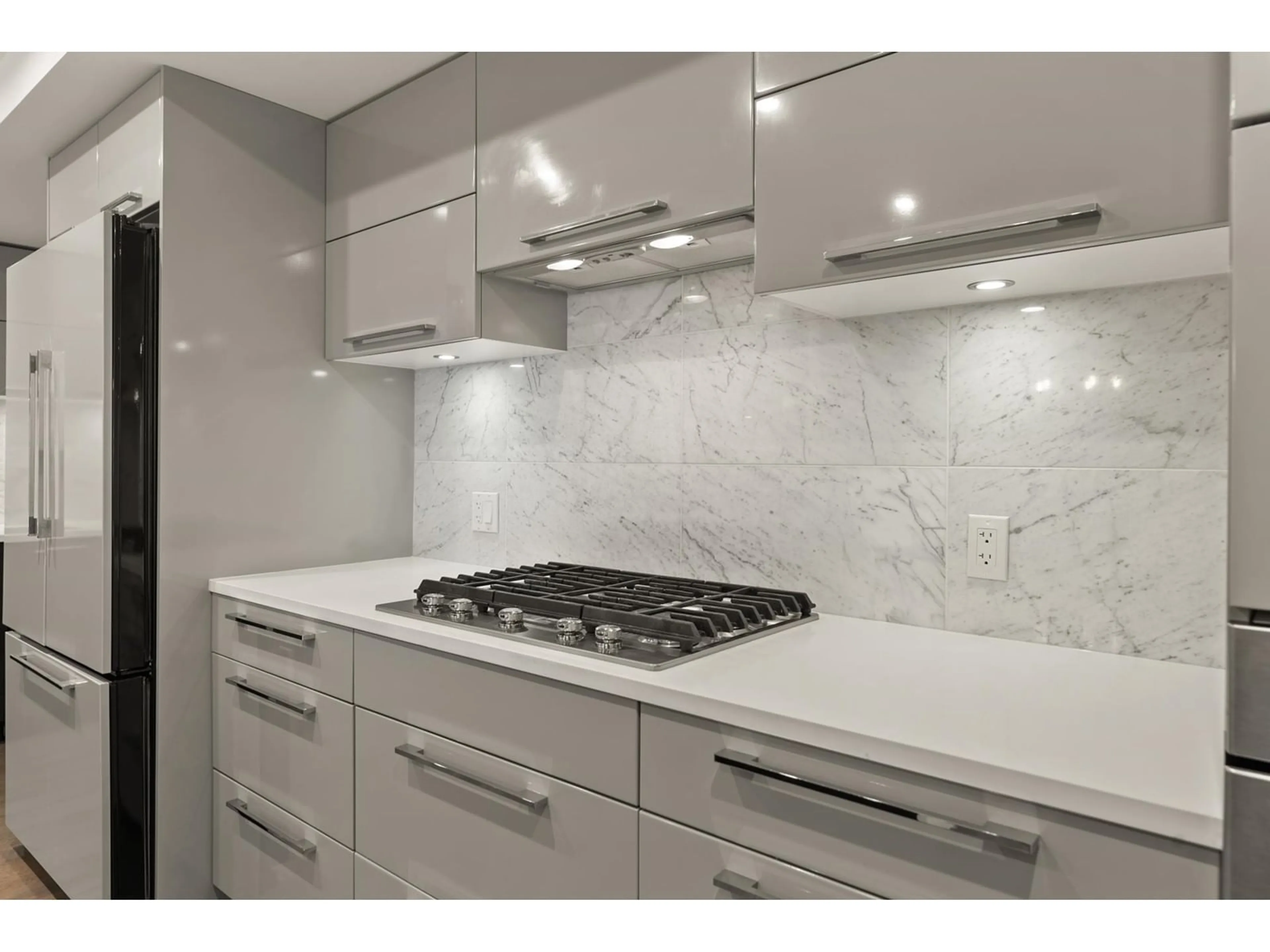 Standard kitchen, ceramic/tile floor for 101 1160 OXFORD STREET, White Rock British Columbia V4B0B3