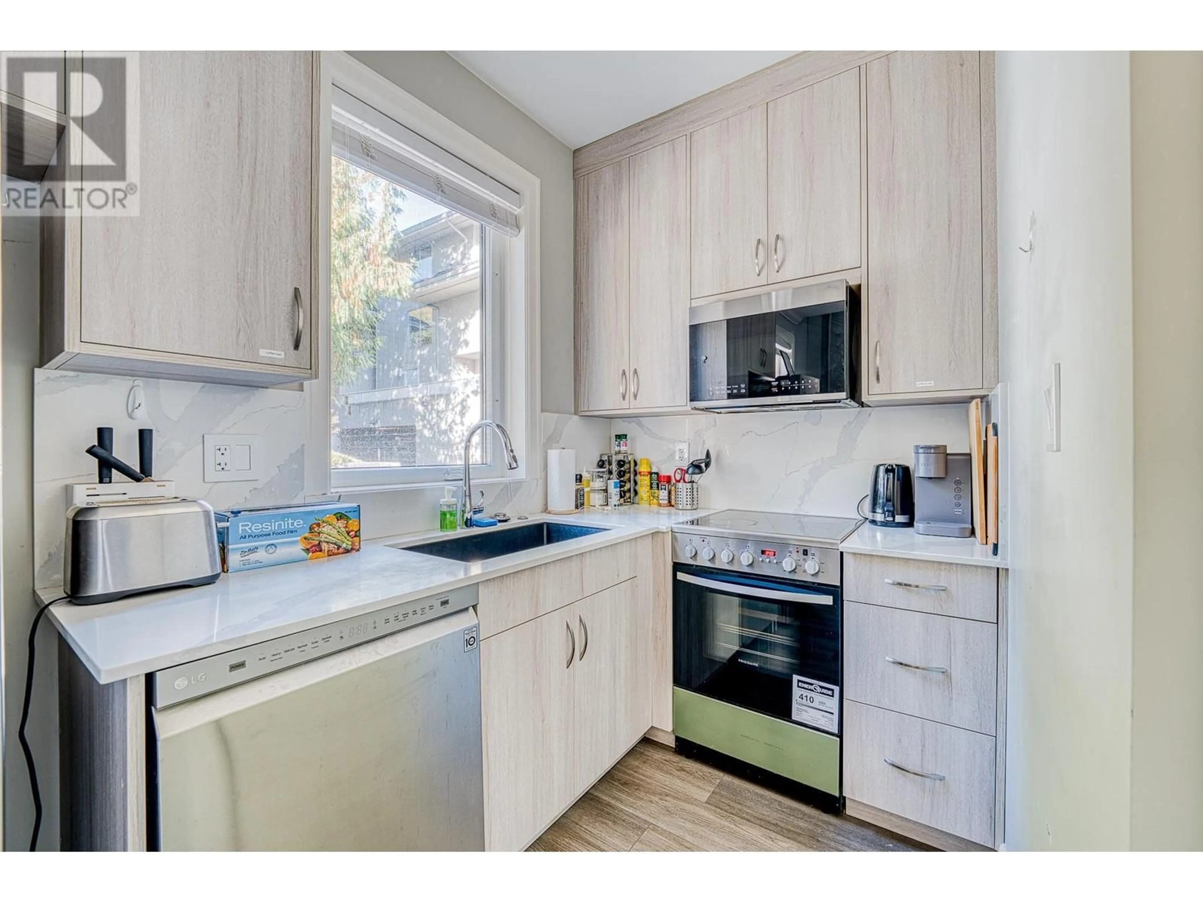 Standard kitchen, wood/laminate floor for 3657 W 29TH AVENUE, Vancouver British Columbia V6S1T5