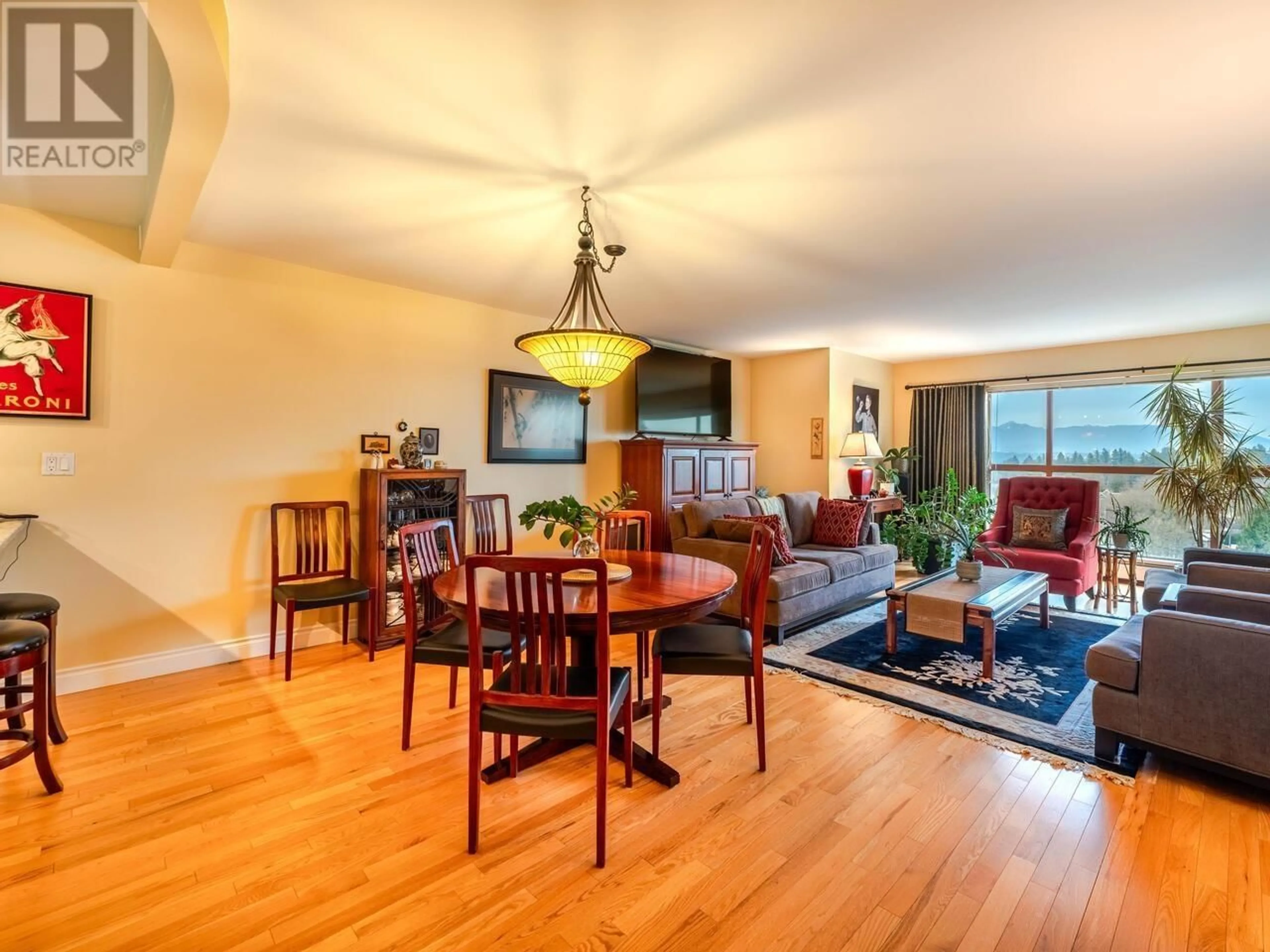 Living room with furniture, wood/laminate floor for 1606 612 FIFTH AVENUE, New Westminster British Columbia V3M1X5