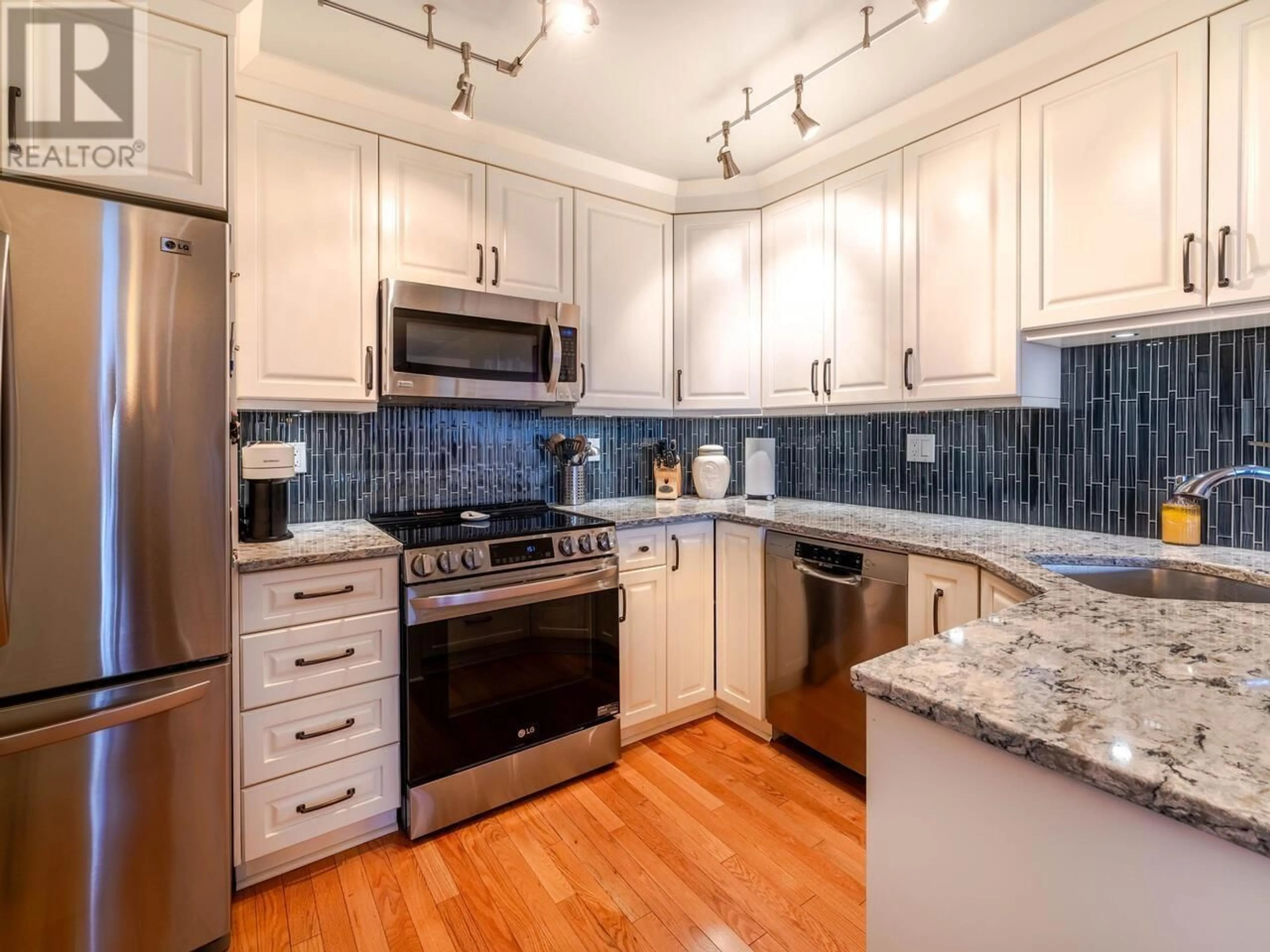 Open concept kitchen, unknown for 1606 612 FIFTH AVENUE, New Westminster British Columbia V3M1X5