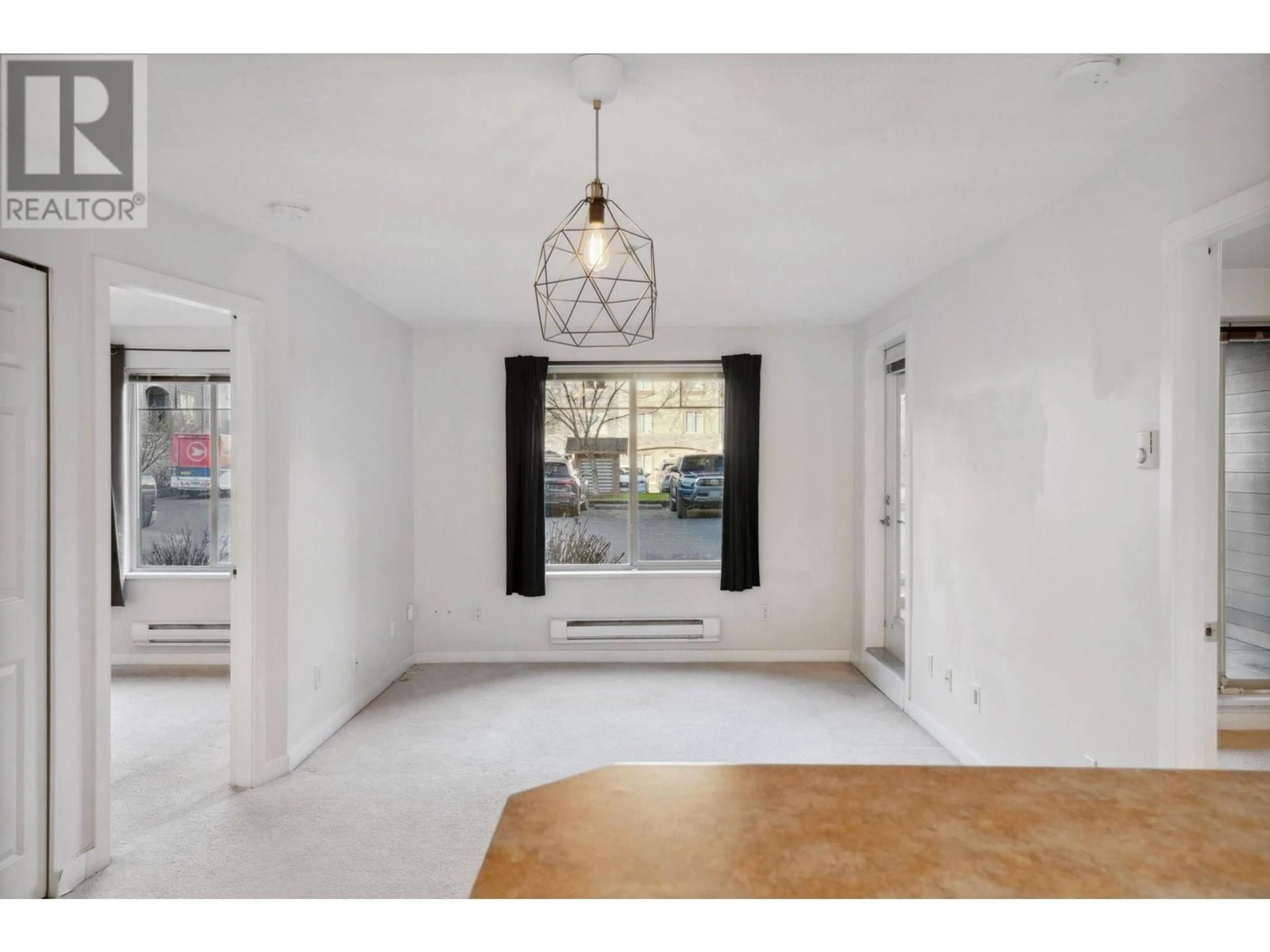 Indoor entryway for 2103 244 SHERBROOKE STREET, New Westminster British Columbia V3L0A3