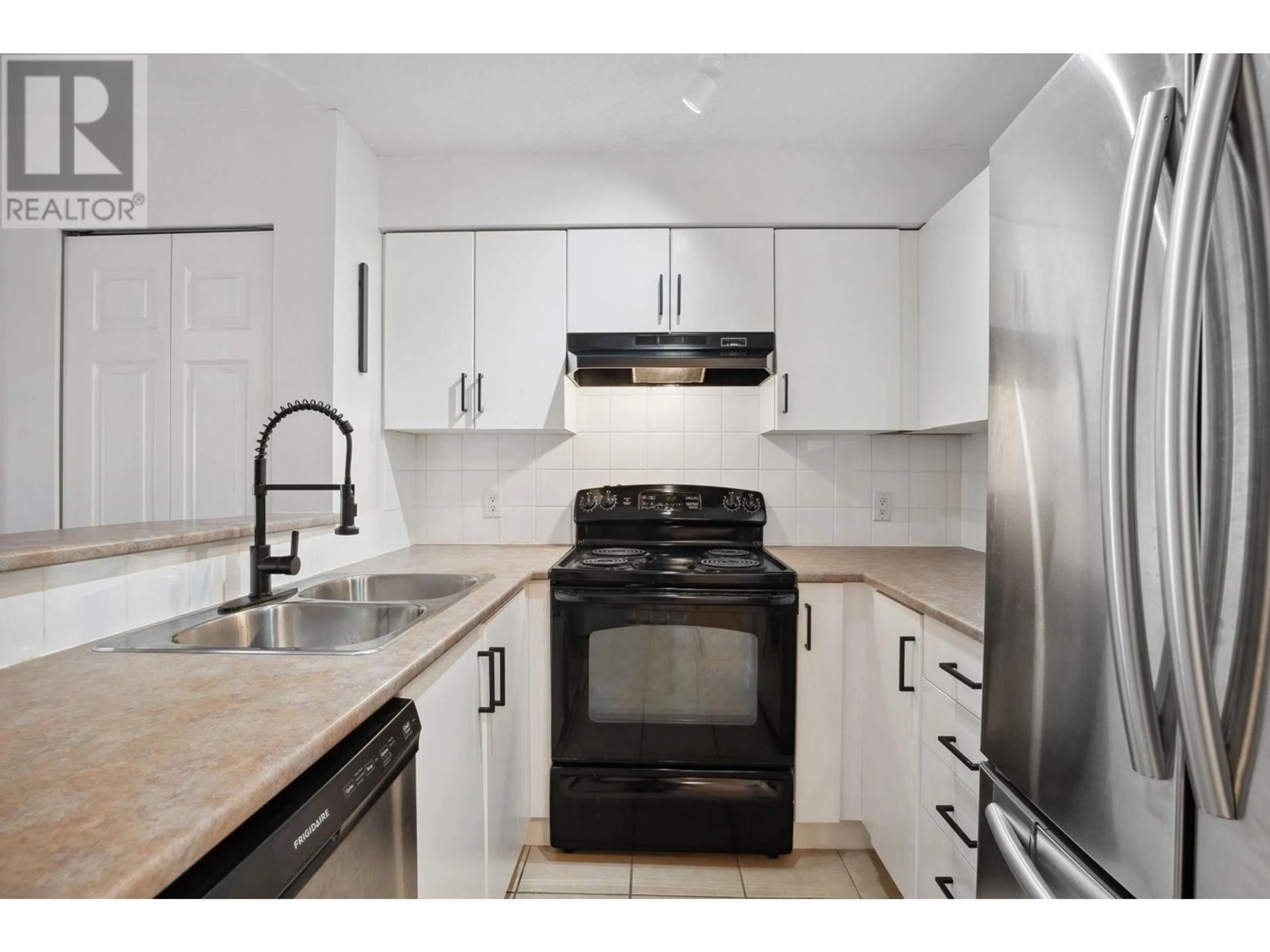 Standard kitchen, unknown for 2103 244 SHERBROOKE STREET, New Westminster British Columbia V3L0A3