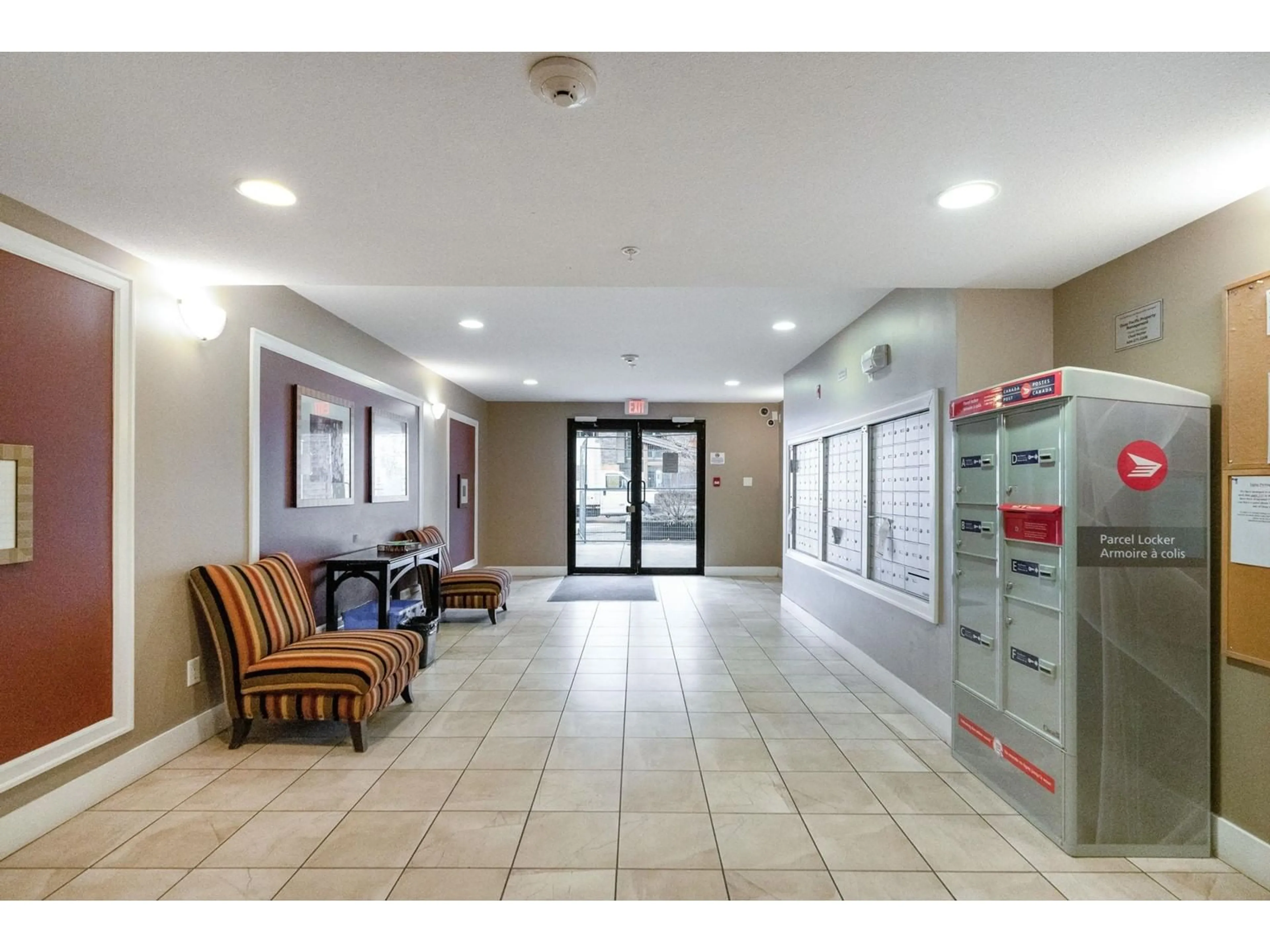 Indoor foyer for 111 - 30525 CARDINAL, Abbotsford British Columbia V2T0A8