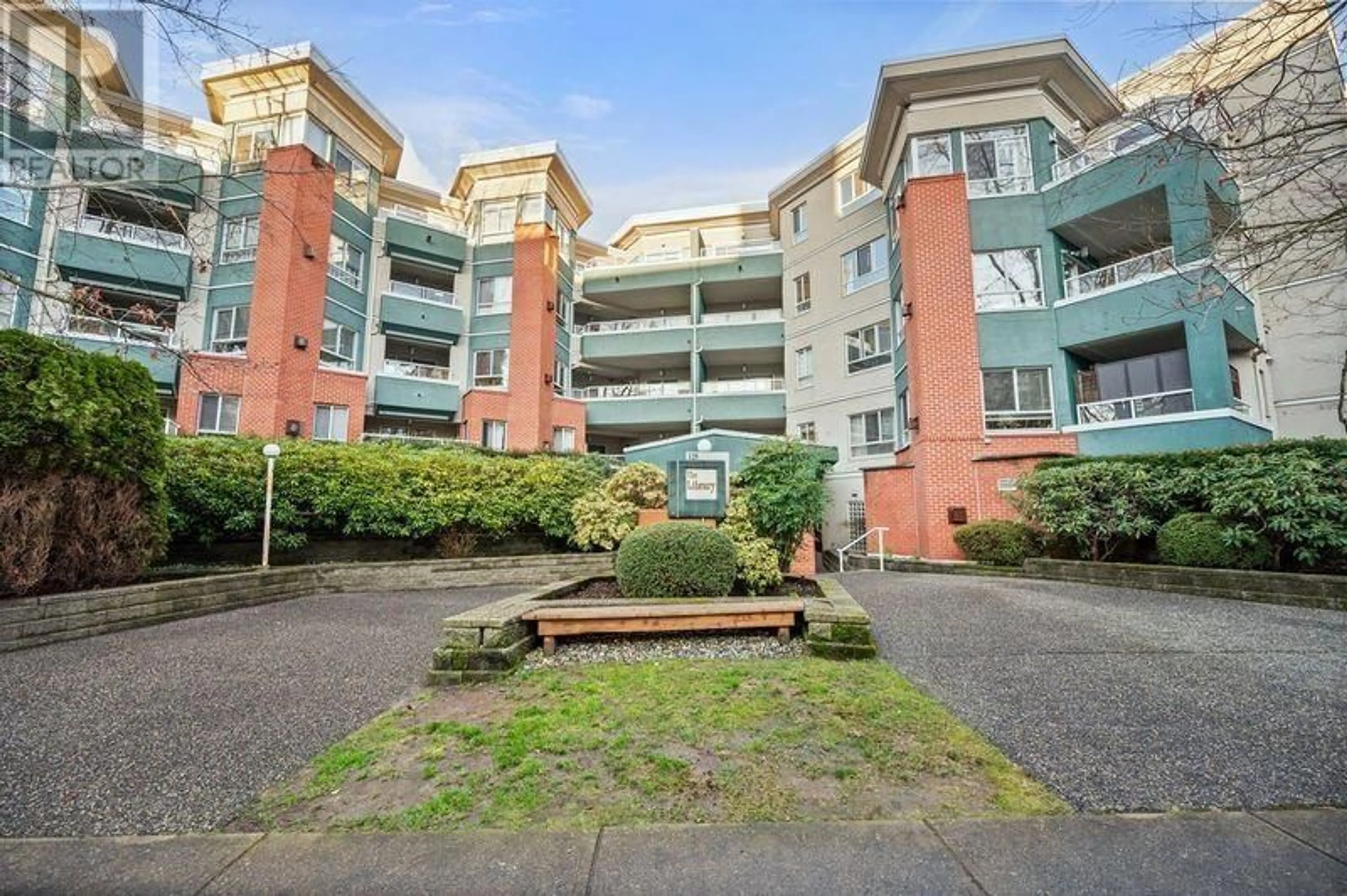 Patio, building for 308 128 W 8 STREET, North Vancouver British Columbia V7M3M1