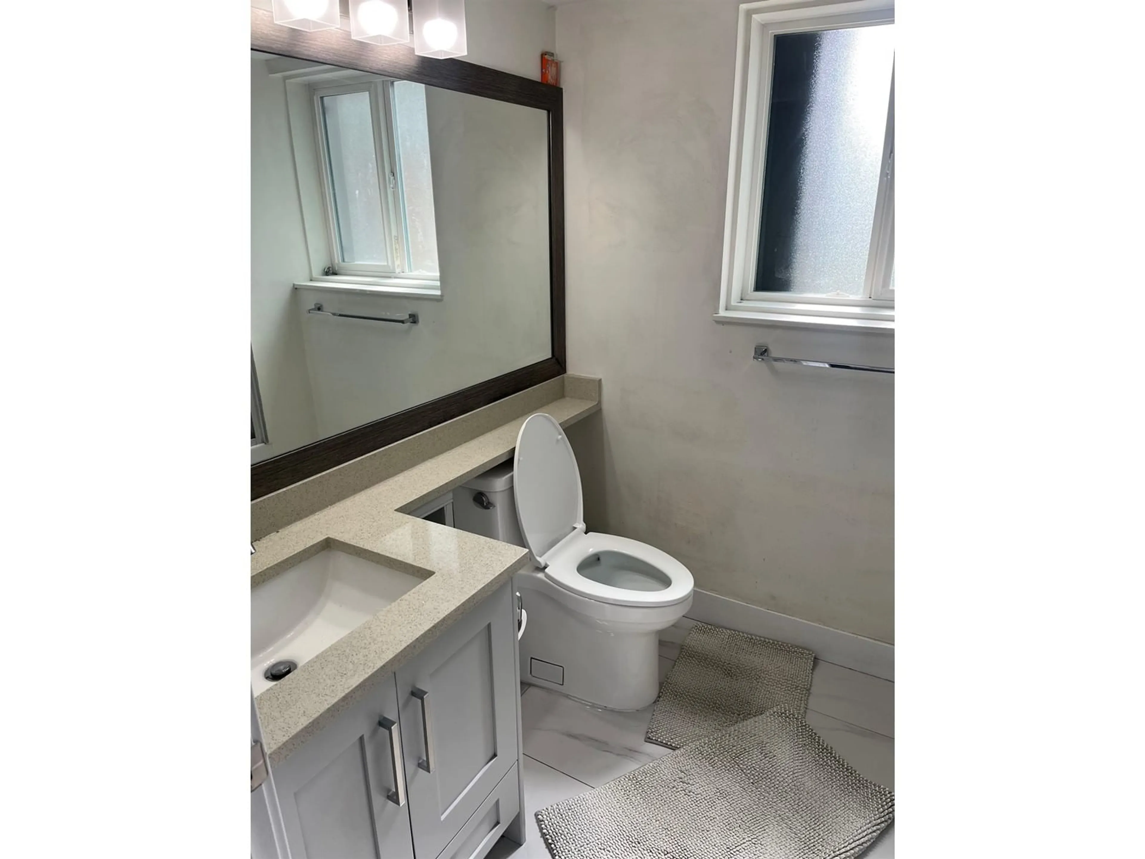 Standard bathroom, ceramic/tile floor for 11132 PATRICIA, Delta British Columbia V4C3A4