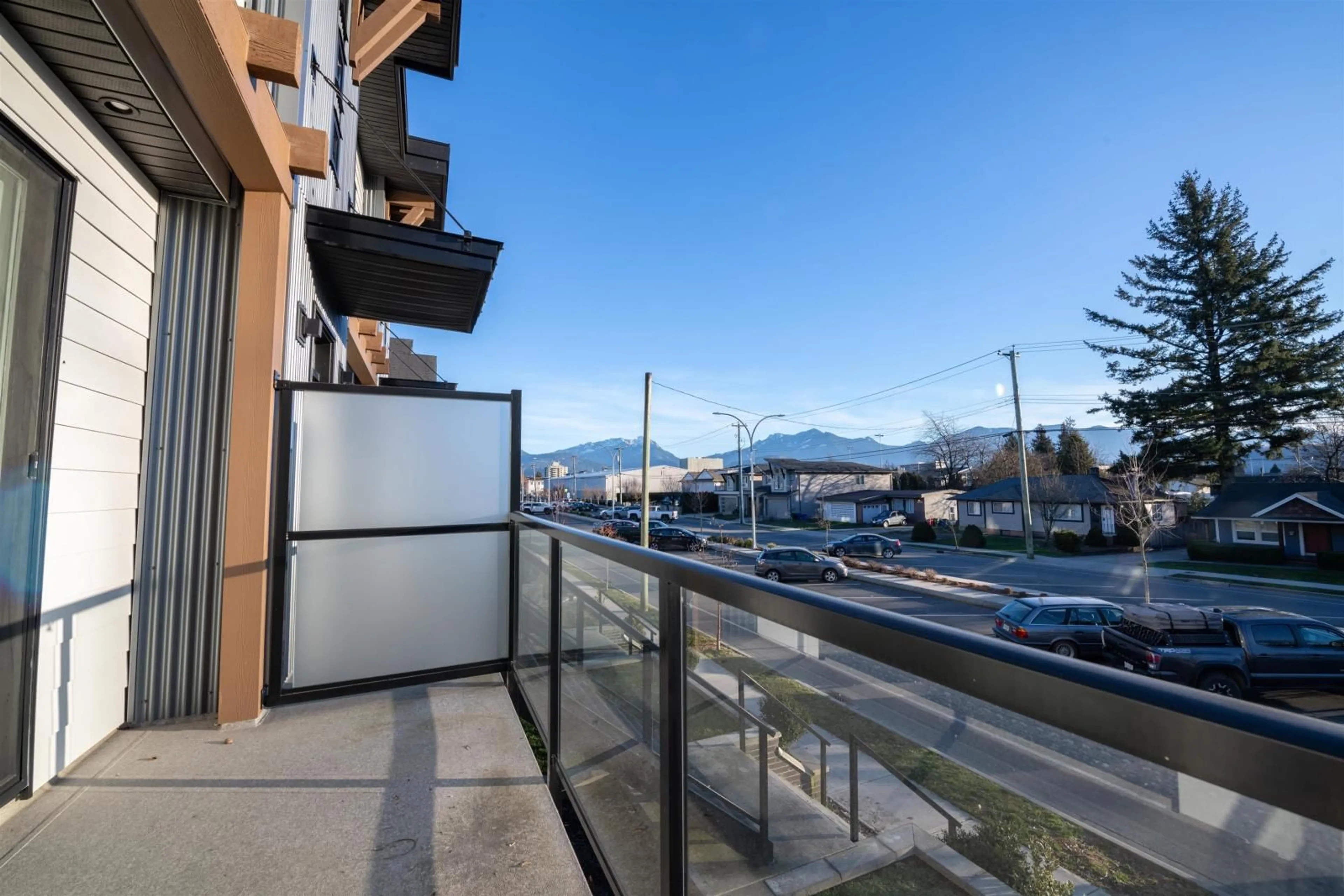 Balcony in the apartment, mountain view for 4 45437 SPADINA AVENUE|Chilliwack Proper, Chilliwack British Columbia V2P0J9