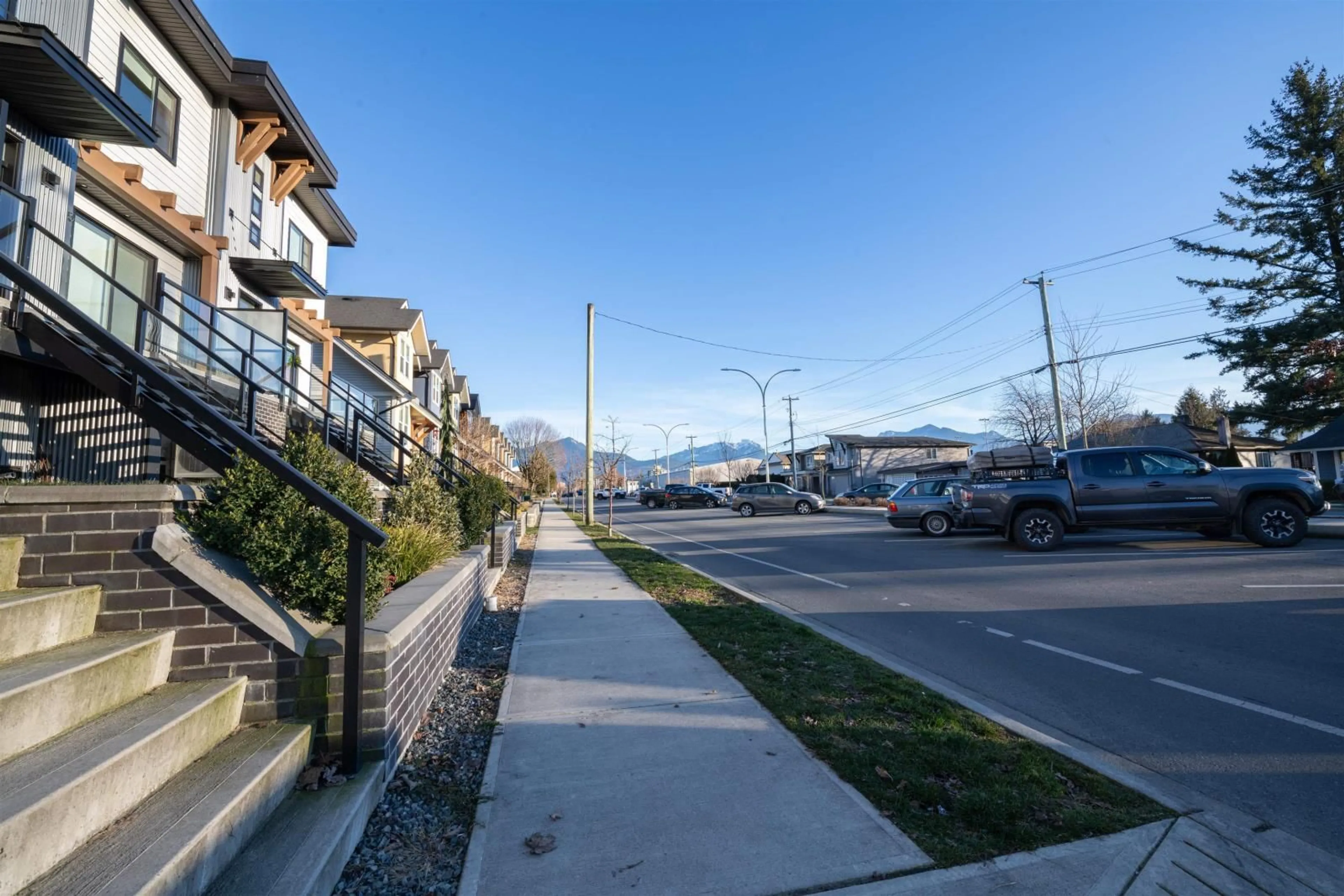 Patio, mountain view for 4 45437 SPADINA AVENUE|Chilliwack Proper, Chilliwack British Columbia V2P0J9