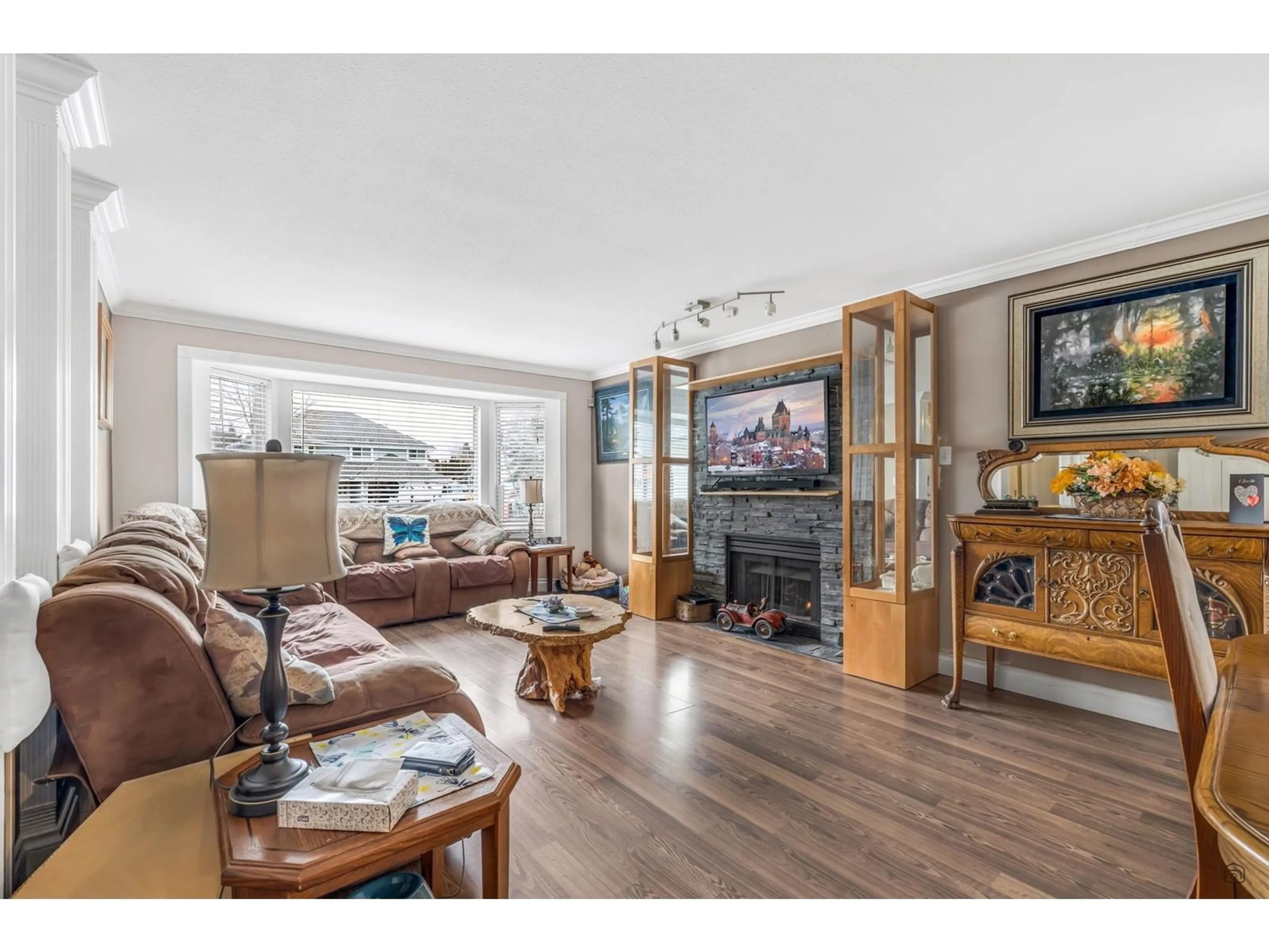 Living room with furniture, wood/laminate floor for 3273 264A, Langley British Columbia V4W3E9