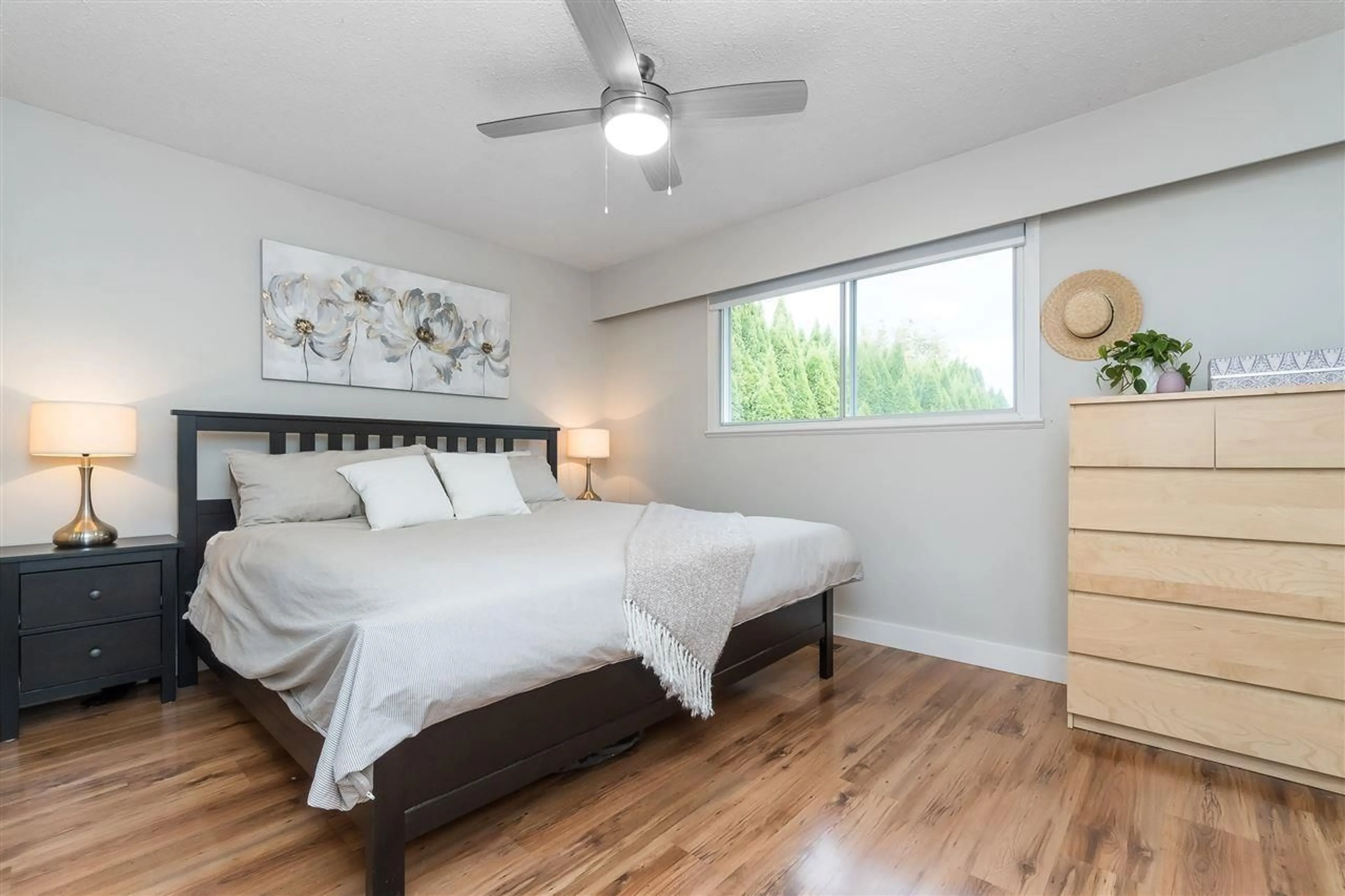 Bedroom with bed, wood/laminate floor for 46573 ELGIN DRIVE|Fairfield Island, Chilliwack British Columbia V2P6T2