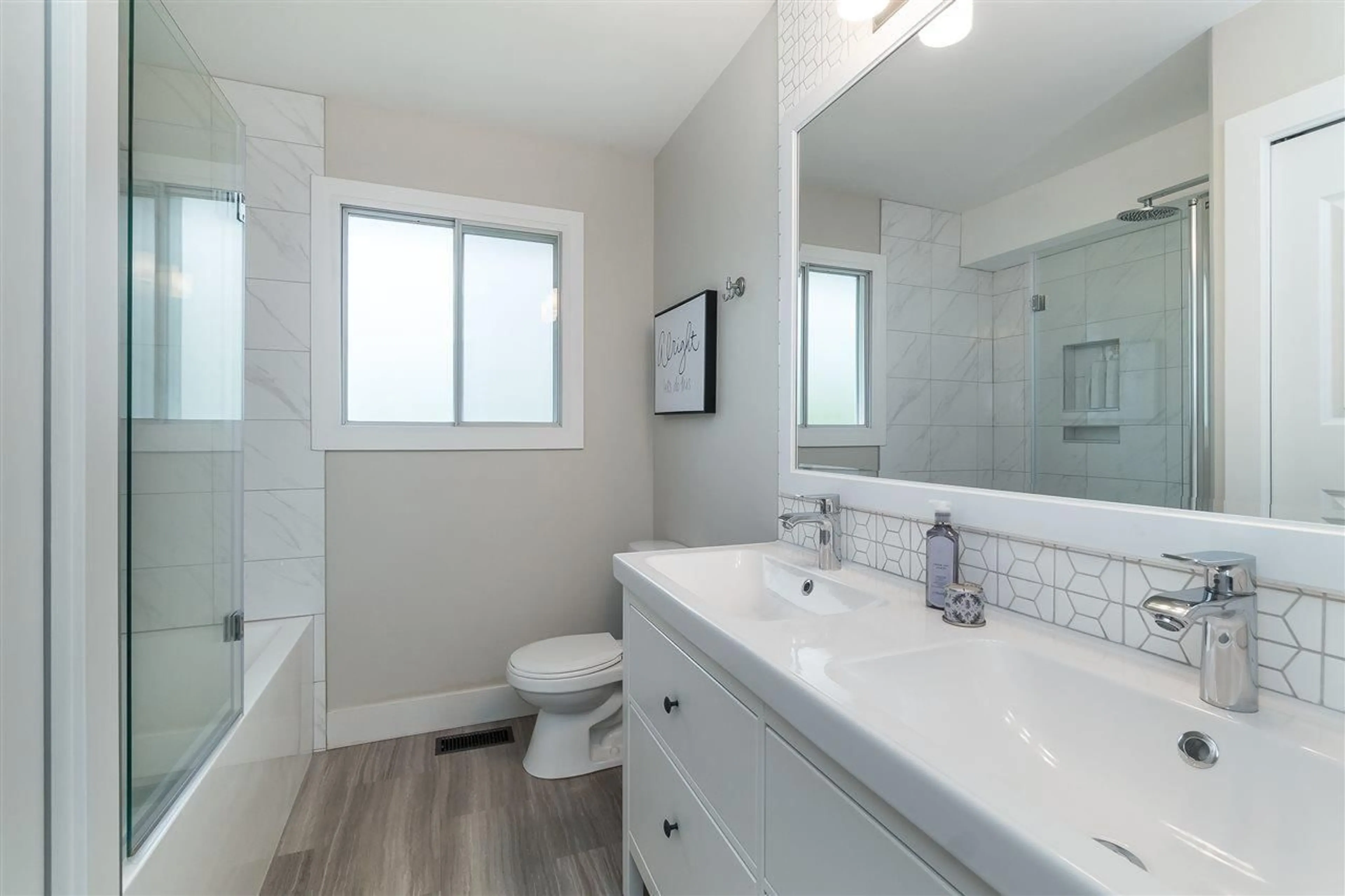 Contemporary bathroom, ceramic/tile floor for 46573 ELGIN DRIVE|Fairfield Island, Chilliwack British Columbia V2P6T2