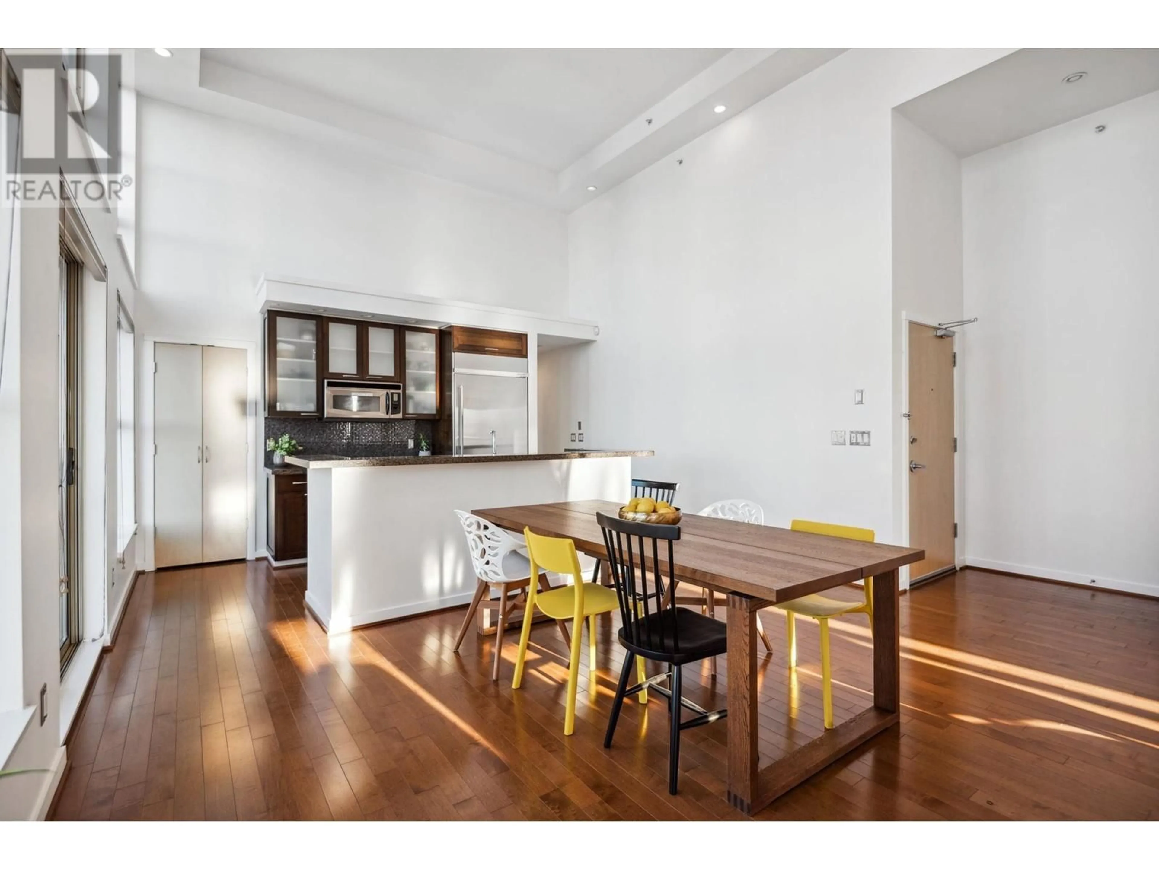 Open concept kitchen, wood/laminate floor for PH1 969 RICHARDS STREET, Vancouver British Columbia V6B1A8