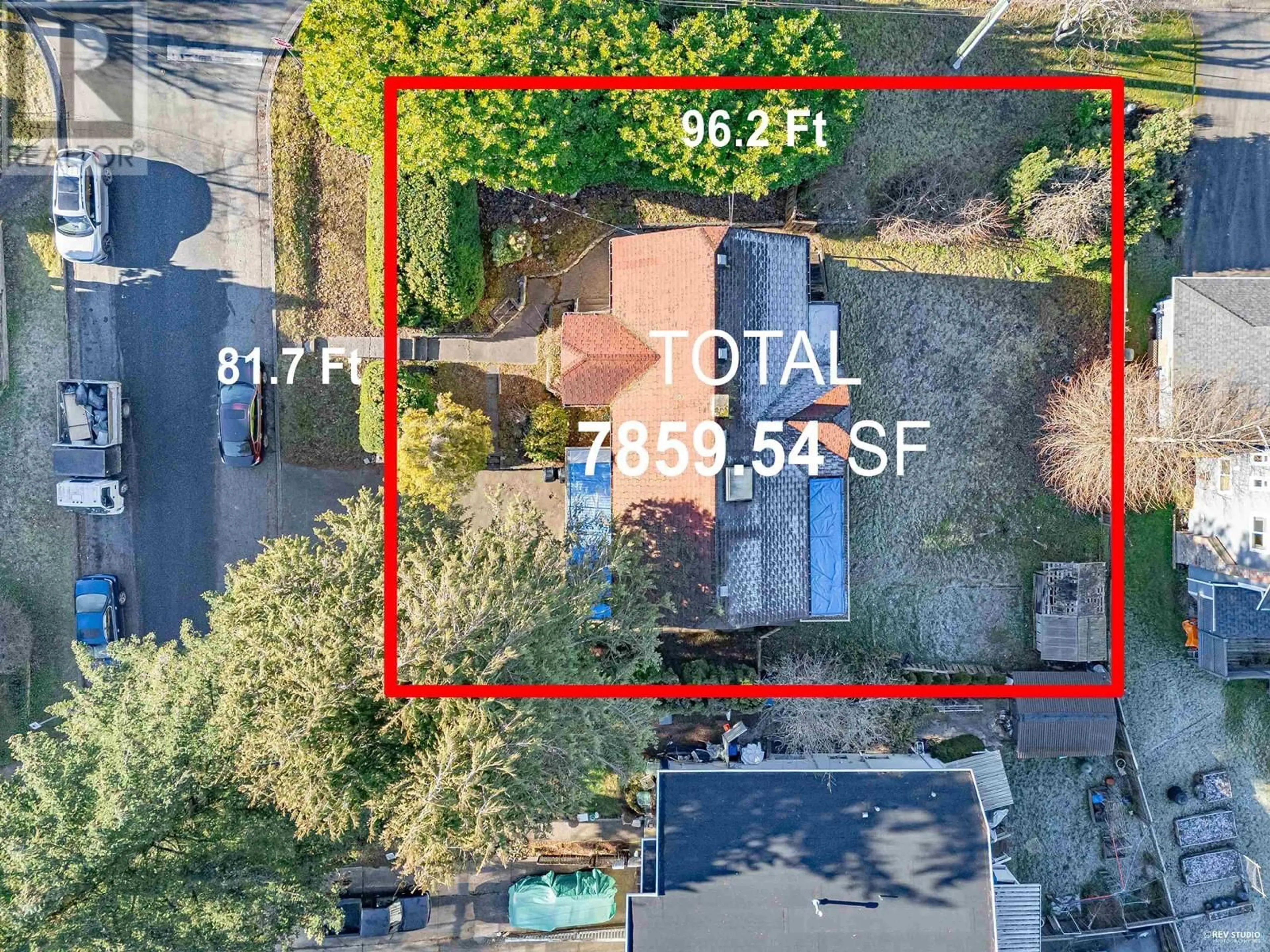 A pic from outside/outdoor area/front of a property/back of a property/a pic from drone, street for 4713 GRASSMERE STREET, Burnaby British Columbia V5G2N8