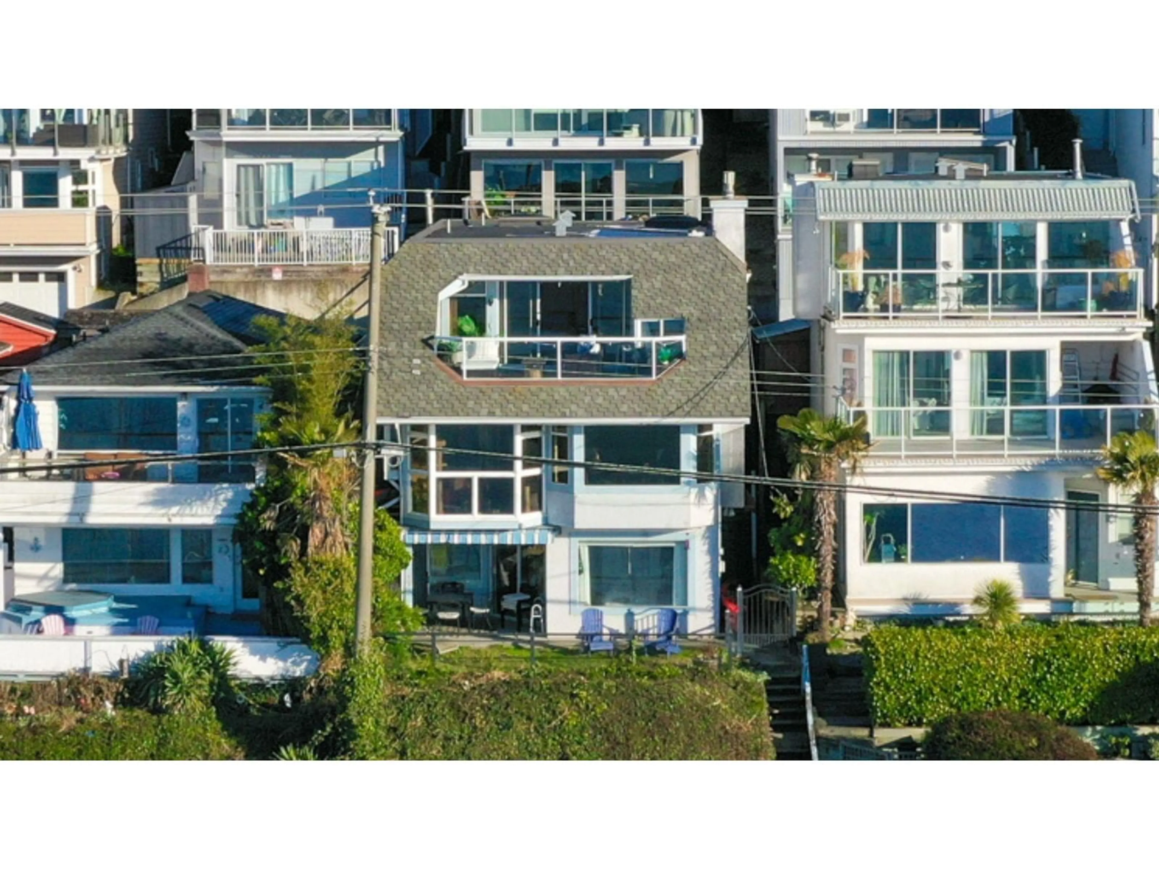 A pic from outside/outdoor area/front of a property/back of a property/a pic from drone, unknown for 15233 MARINE, White Rock British Columbia V4B1C7