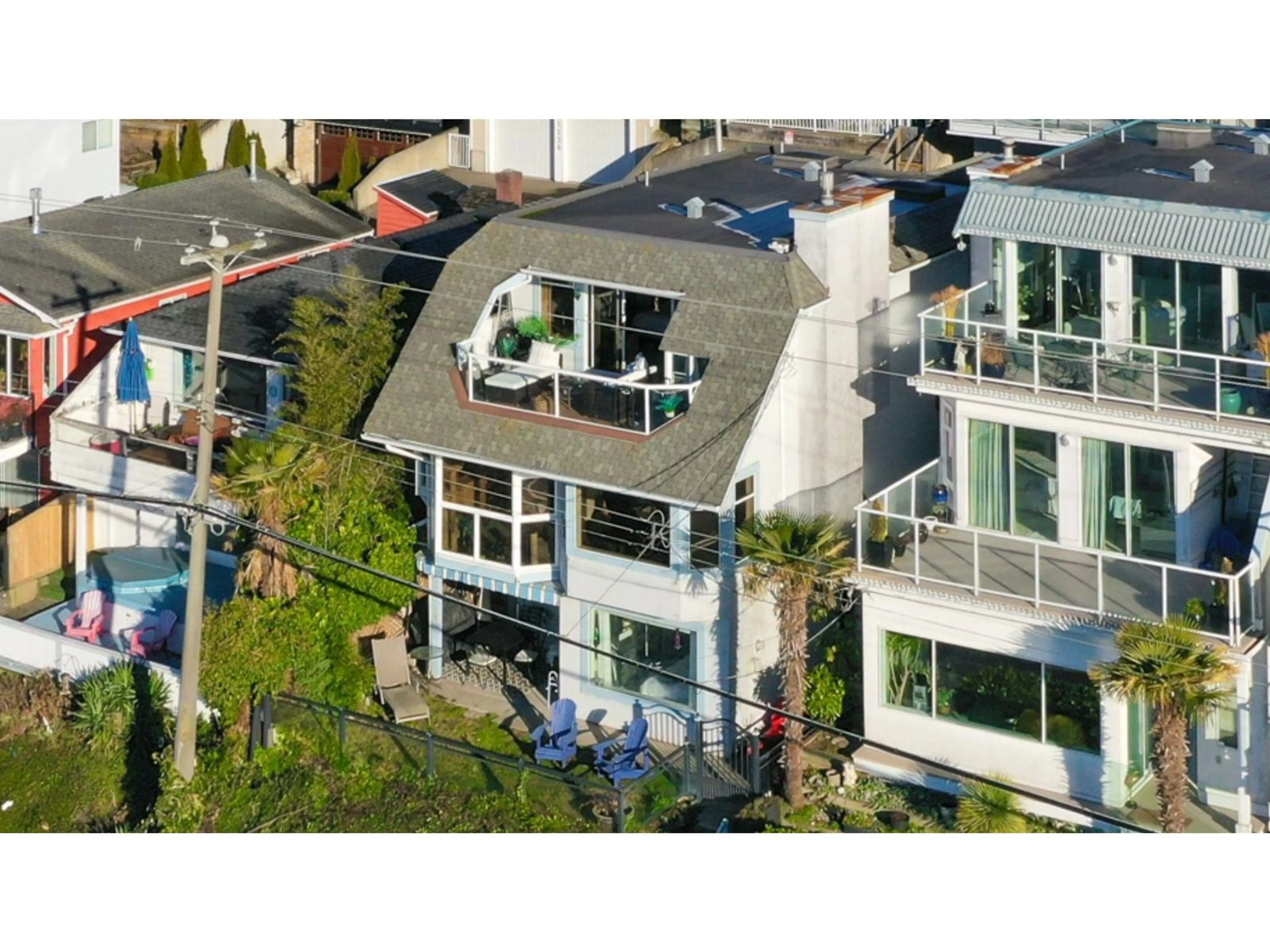 A pic from outside/outdoor area/front of a property/back of a property/a pic from drone, city buildings view from balcony for 15233 MARINE, White Rock British Columbia V4B1C7