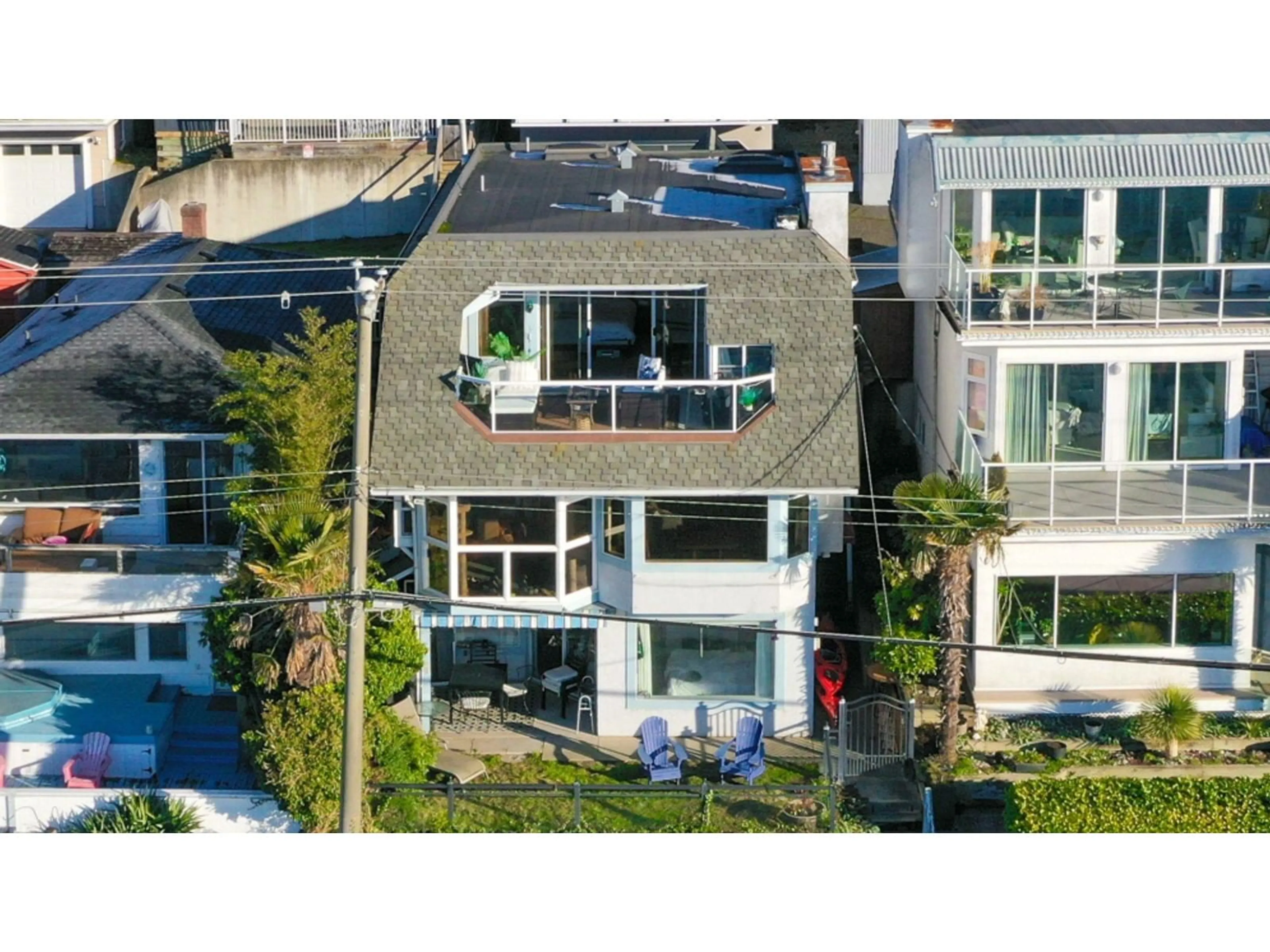 A pic from outside/outdoor area/front of a property/back of a property/a pic from drone, street for 15233 MARINE, White Rock British Columbia V4B1C7