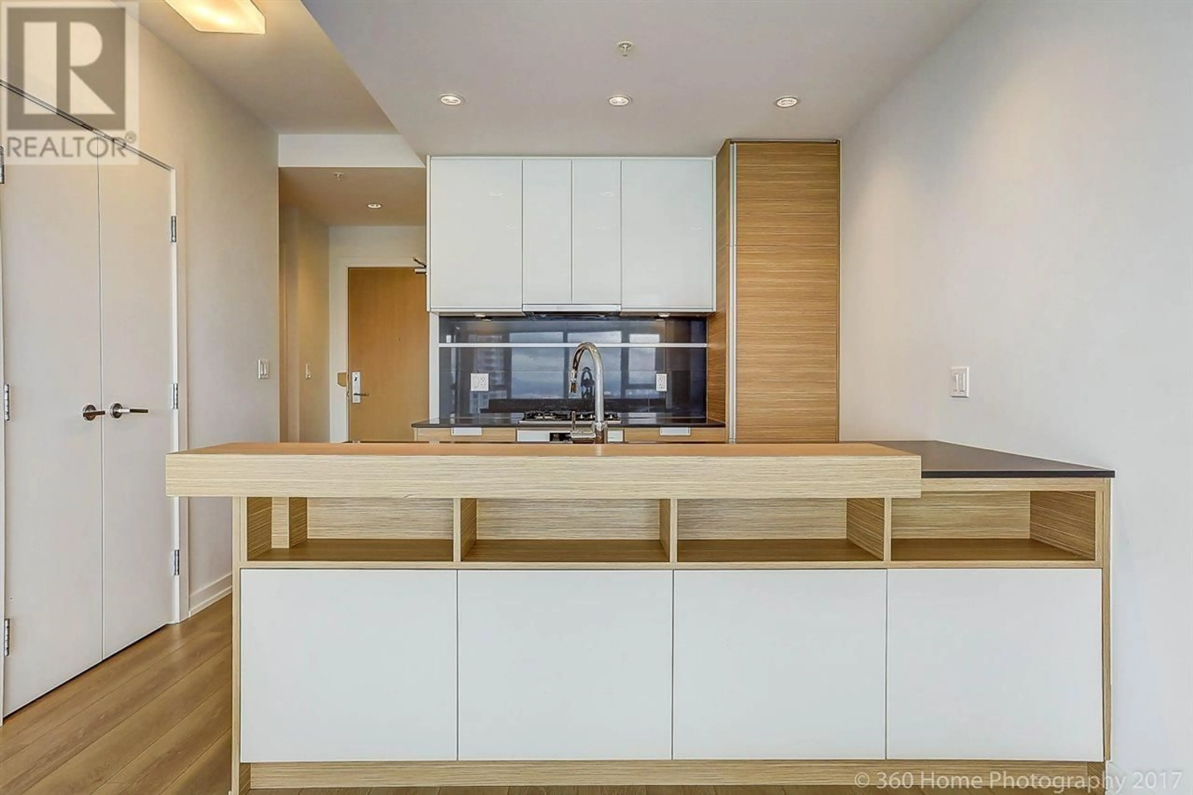 Open concept kitchen, wood/laminate floor for 3302 - 4688 KINGSWAY, Burnaby British Columbia V5H0E9