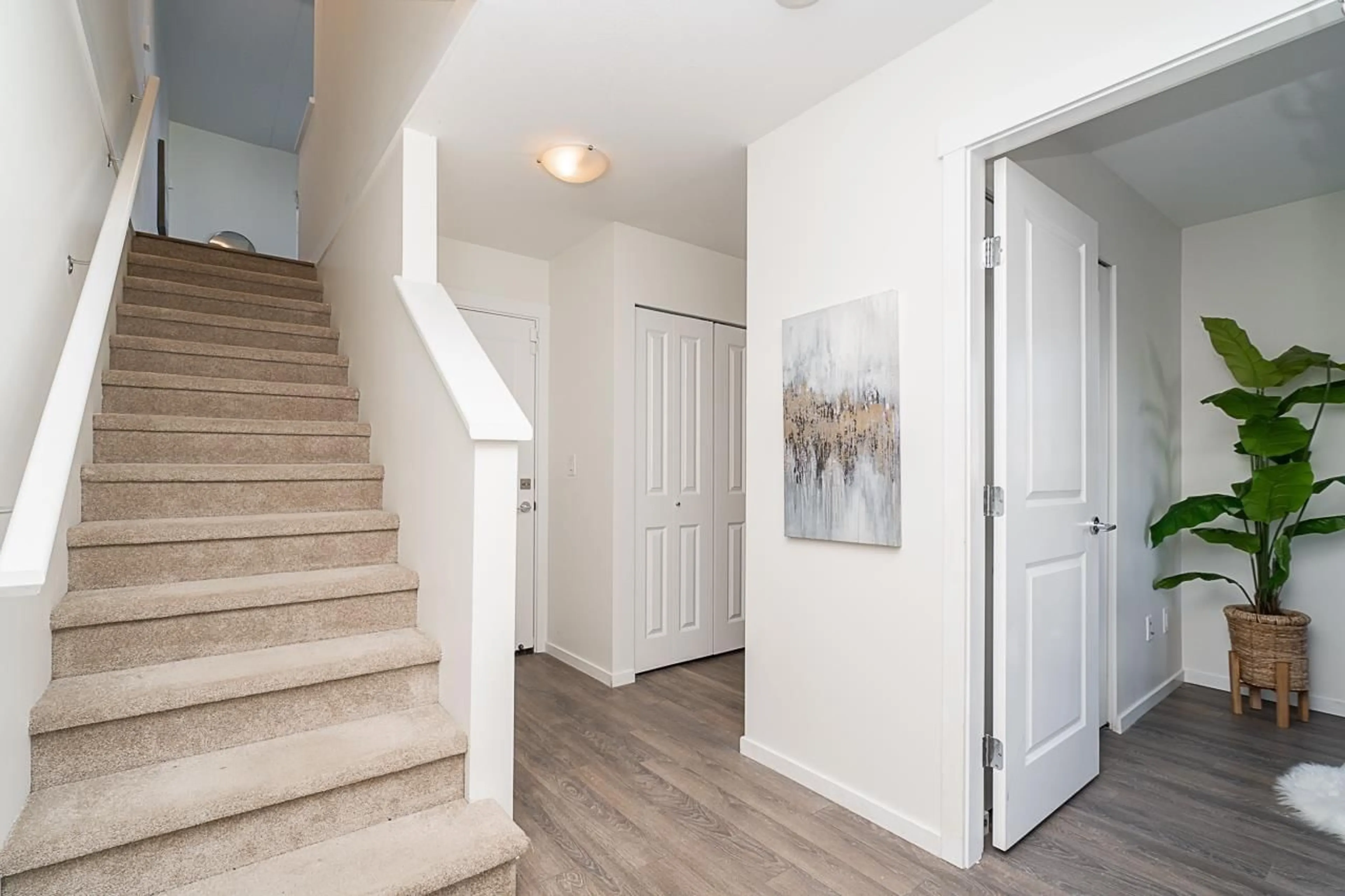 Indoor entryway for 88 16678 25 AVENUE, Surrey British Columbia V3Z0Z2