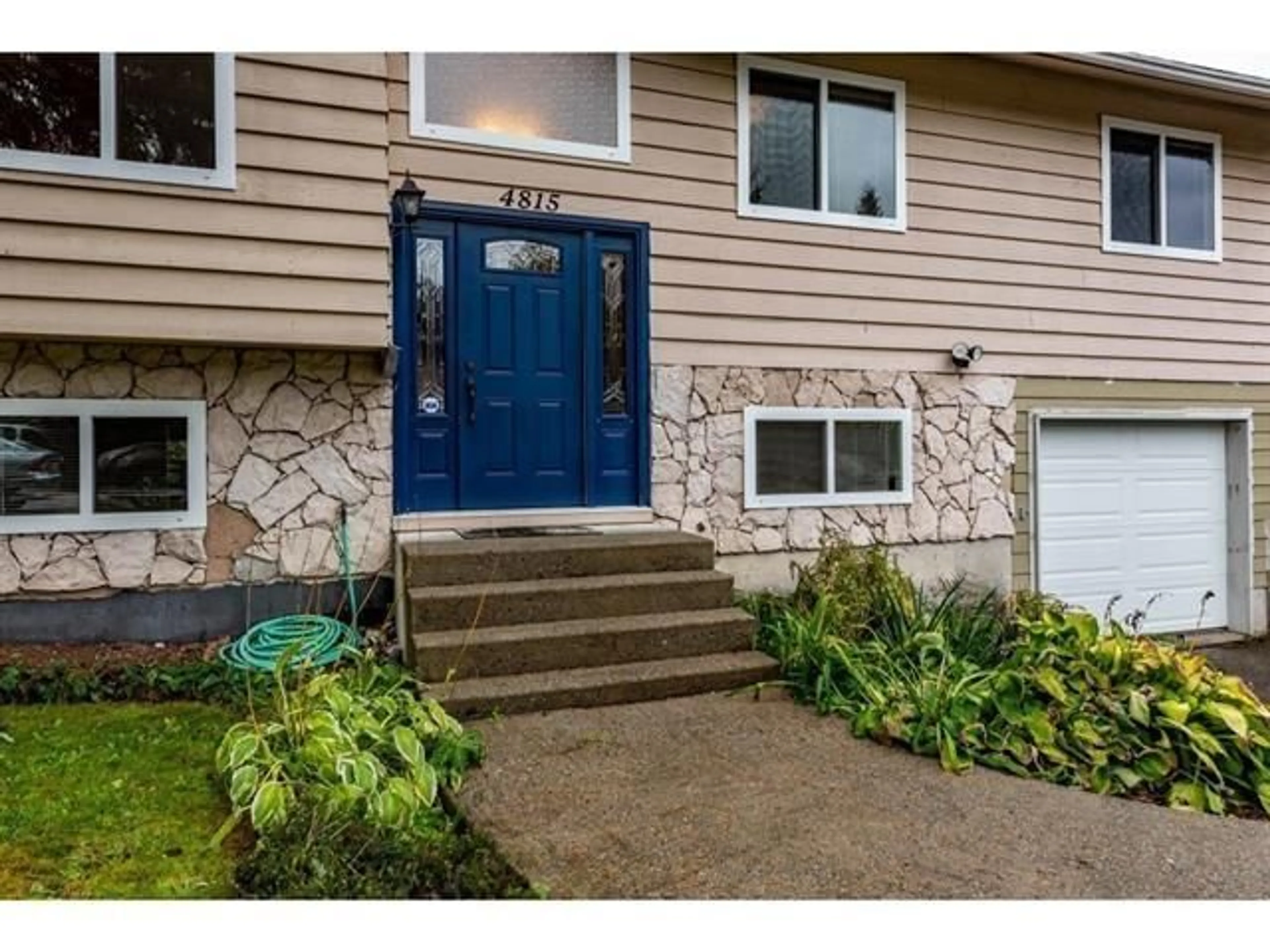 Indoor entryway for 4815 201, Langley British Columbia V3A5V6