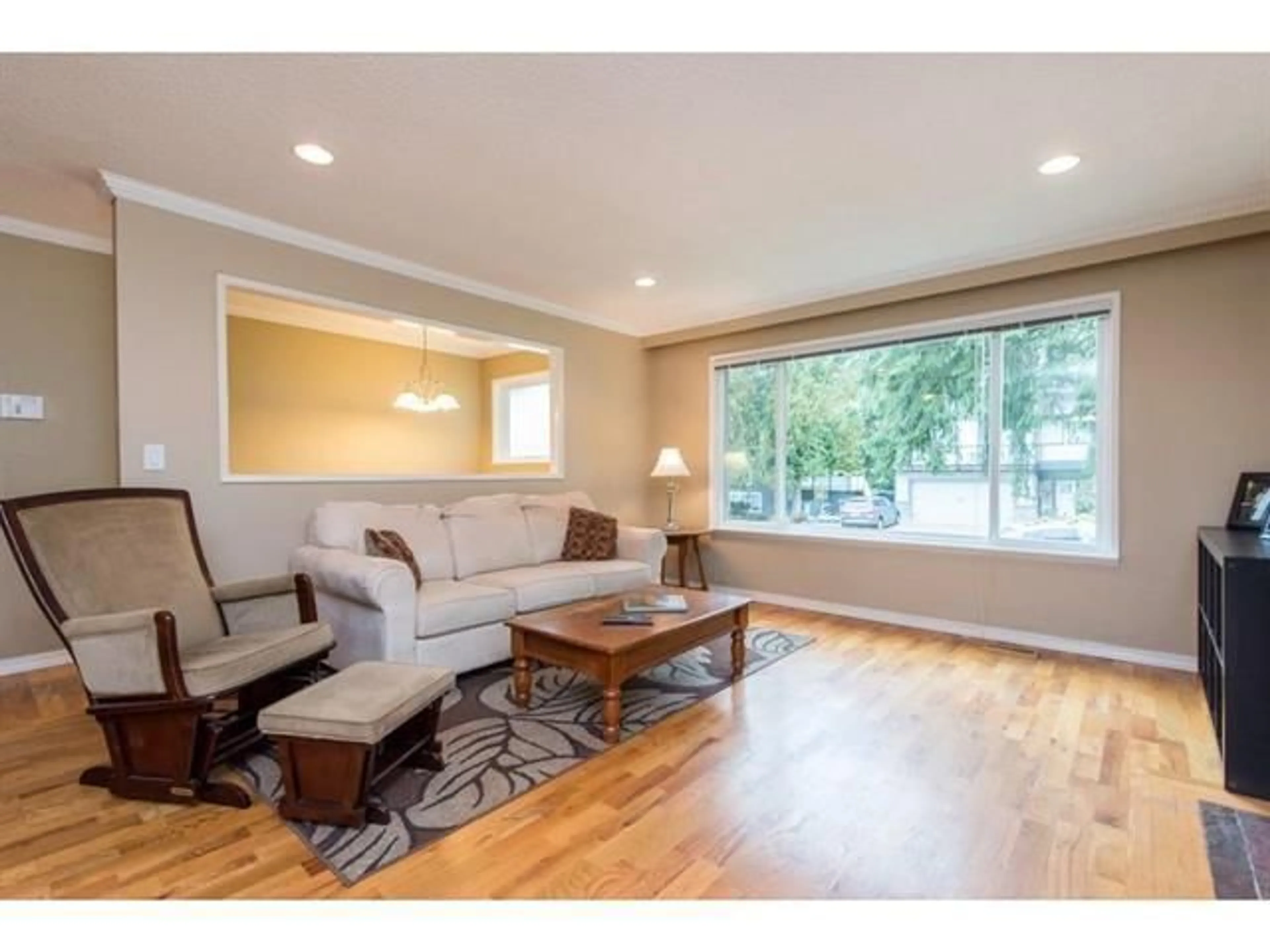 Living room with furniture, wood/laminate floor for 4815 201, Langley British Columbia V3A5V6