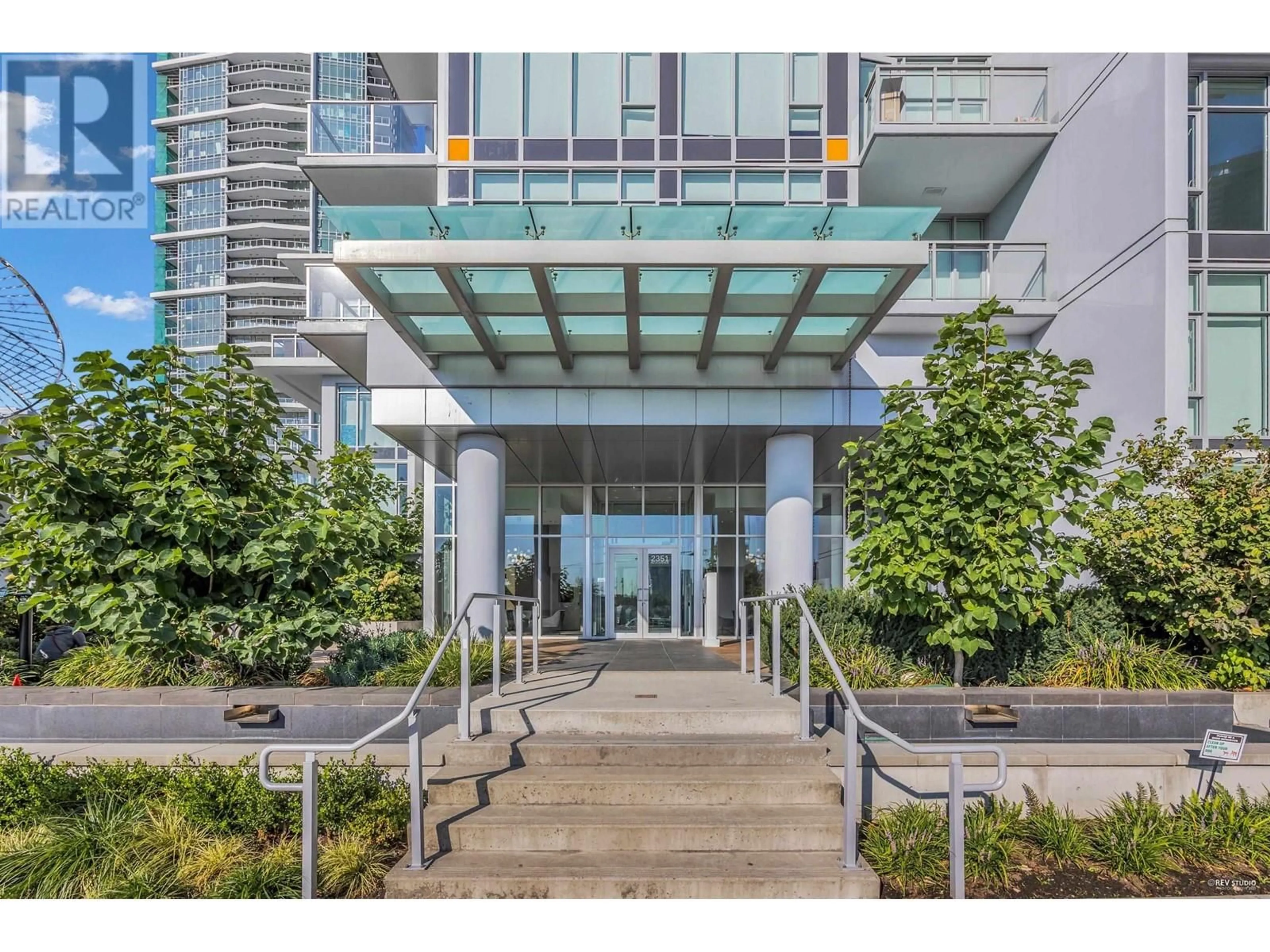 Indoor foyer for 1307 2351 BETA AVENUE, Burnaby British Columbia V5C0M2