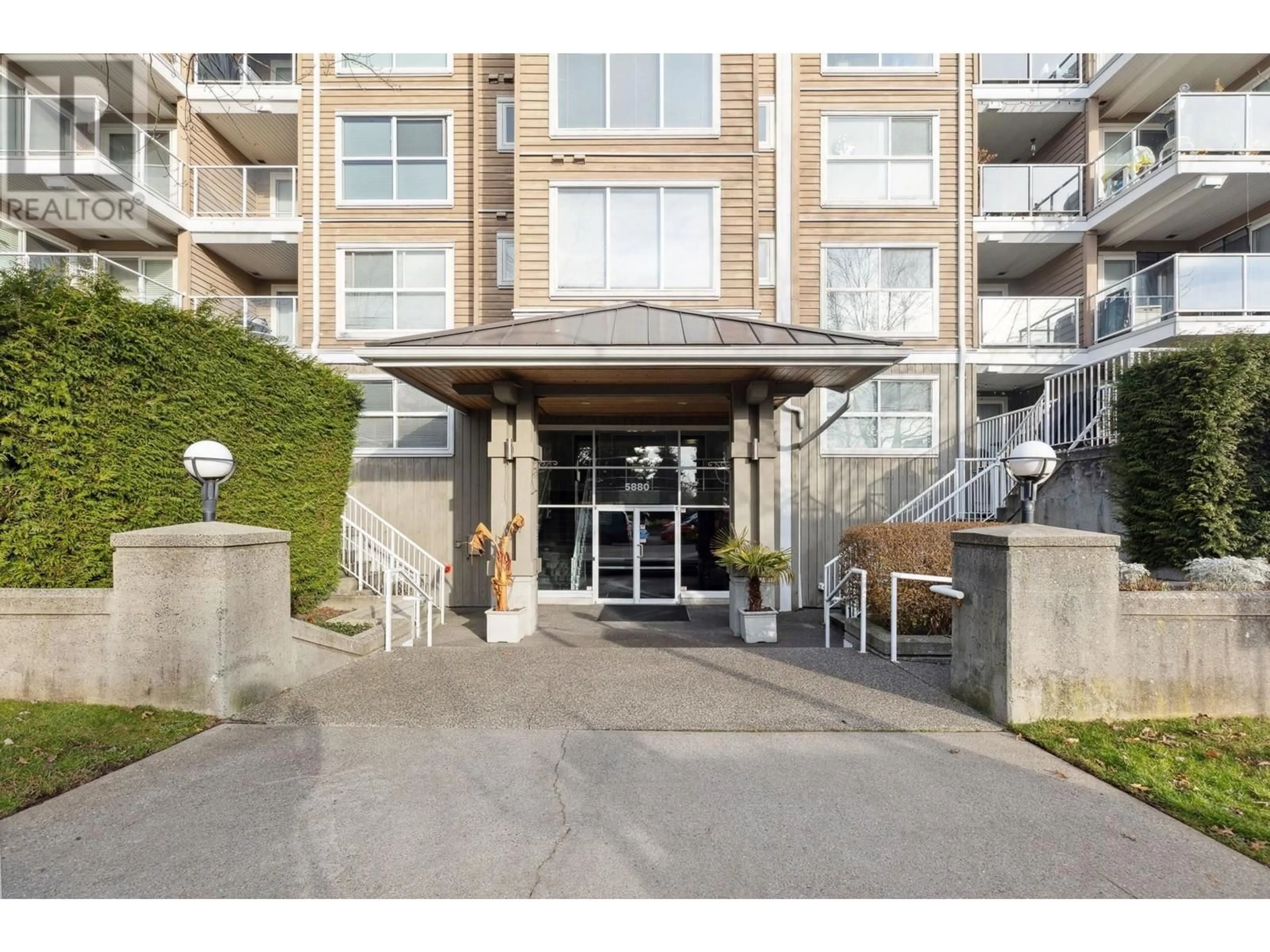 Indoor foyer for 317 5880 DOVER CRESCENT, Richmond British Columbia V7C5P5