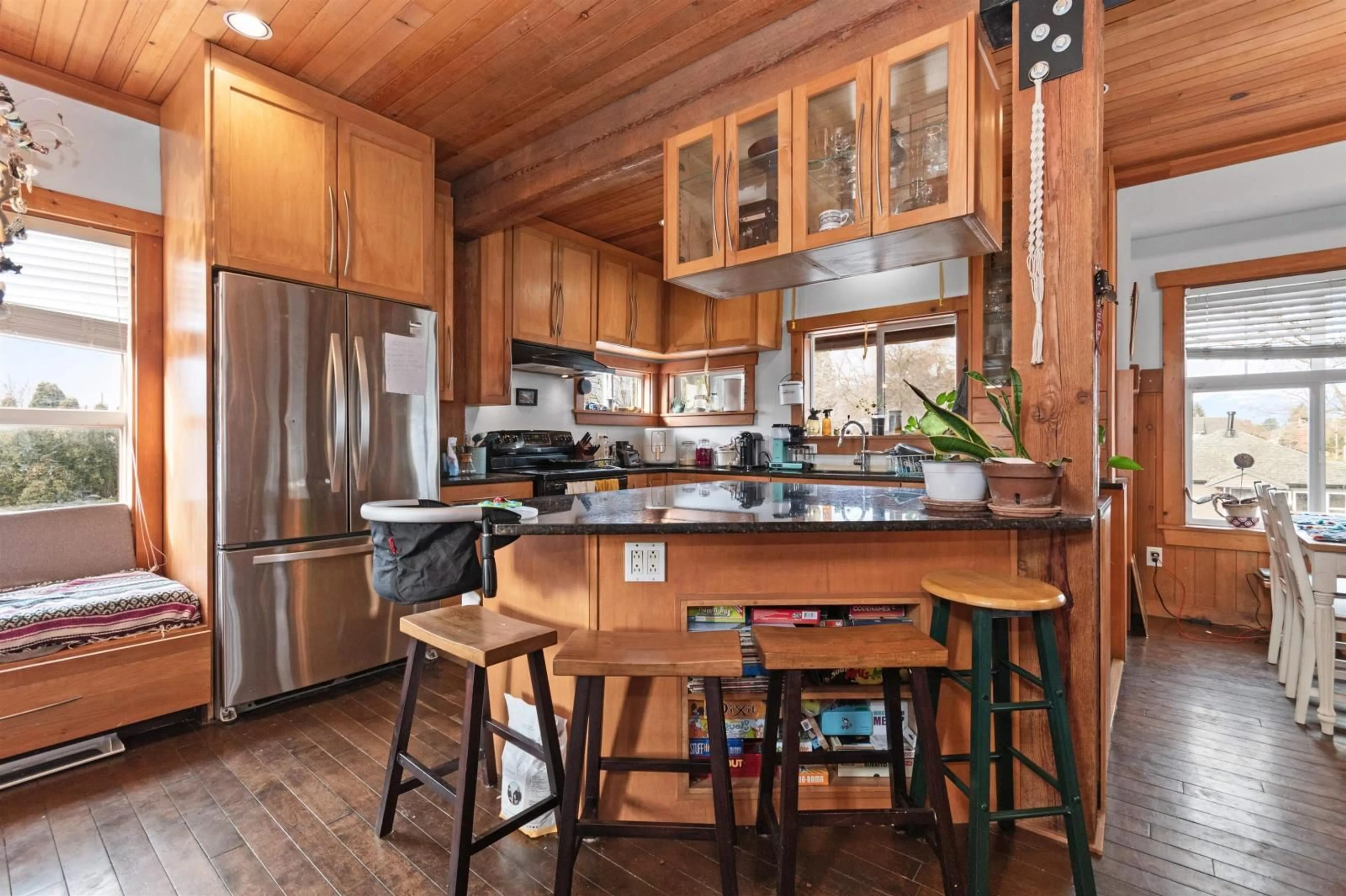 Rustic kitchen, wood/laminate floor for 8971 NOWELL STREET|Chilliwack Downtown, Chilliwack British Columbia V2P4W9