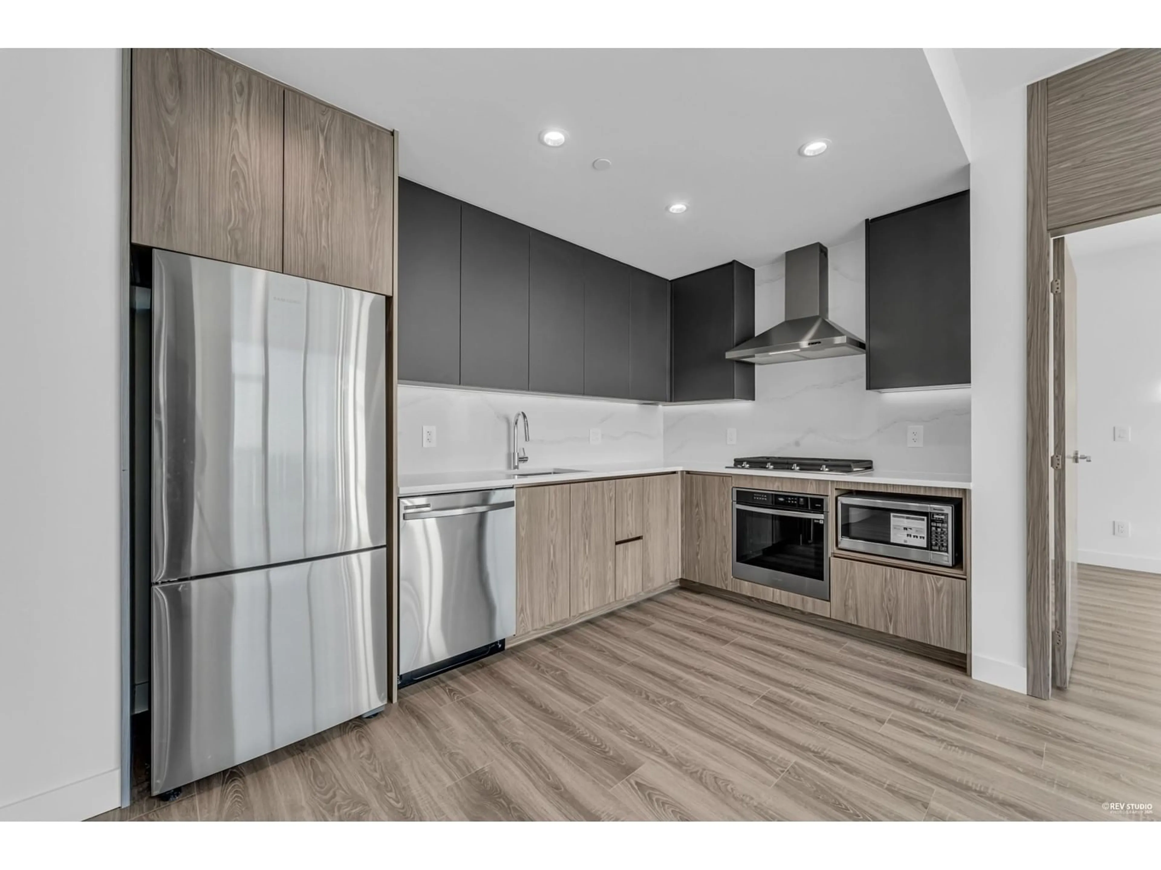 Open concept kitchen, unknown for 3904 10750 135A STREET, Surrey British Columbia V3T2K4