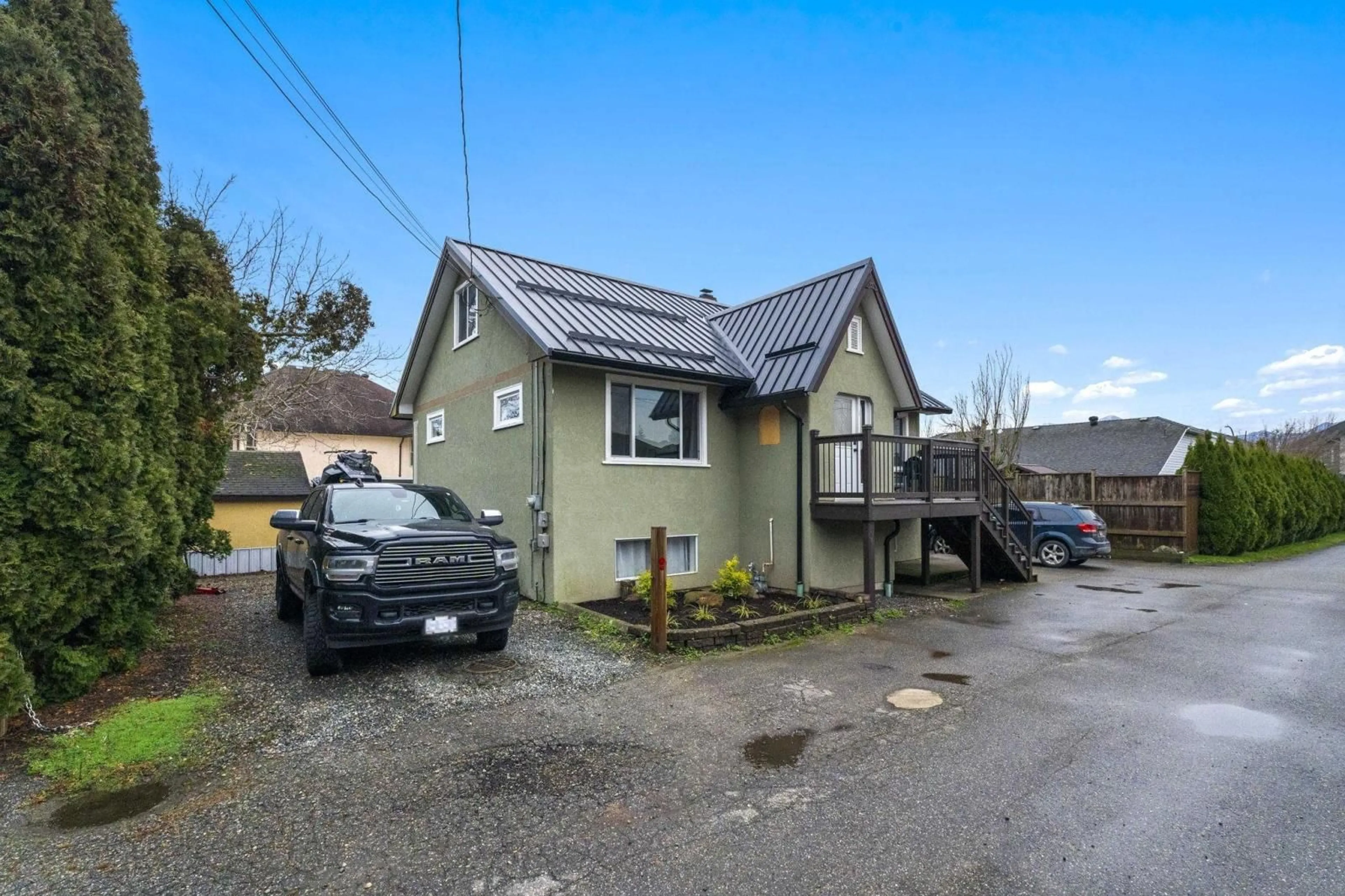 A pic from outside/outdoor area/front of a property/back of a property/a pic from drone, street for 46307 RIVERSIDE DRIVE|Chilliwack Proper , Chilliwack British Columbia V2P3L2