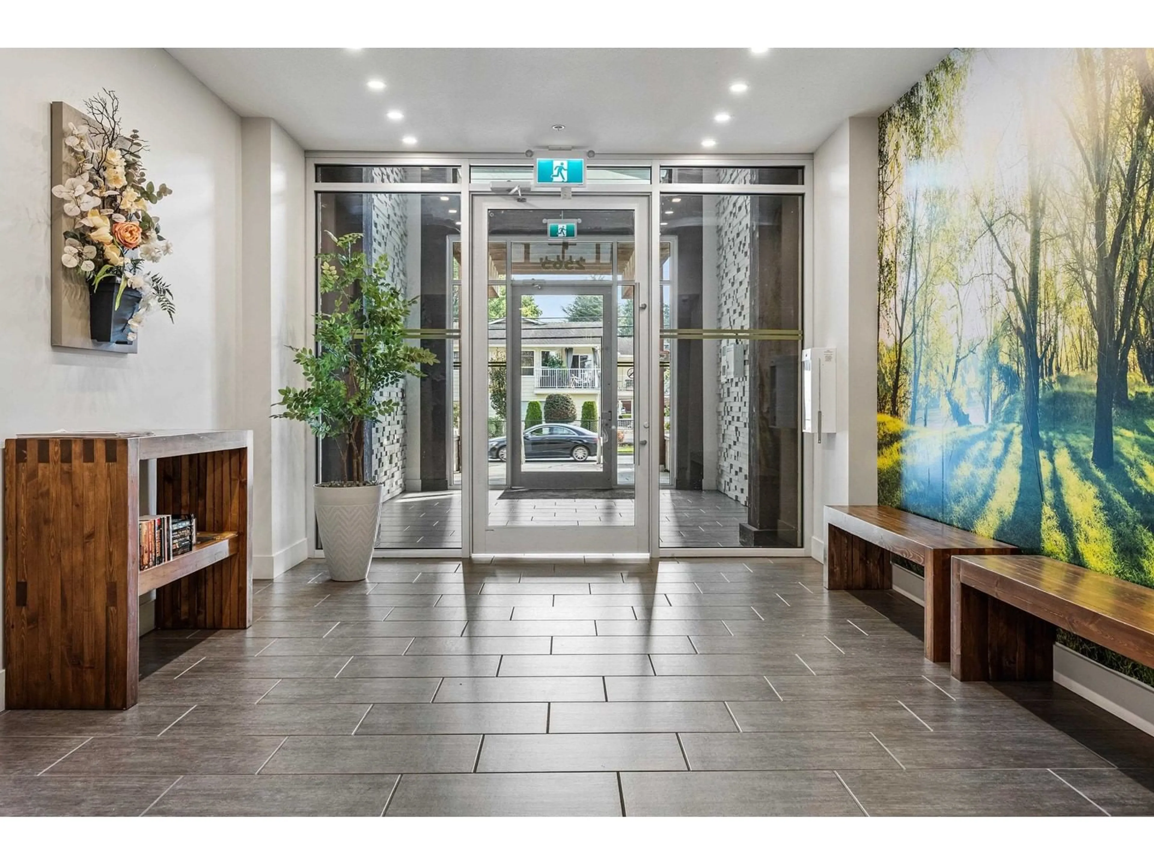 Indoor foyer for 201 2565 WARE STREET, Abbotsford British Columbia V2S0J5