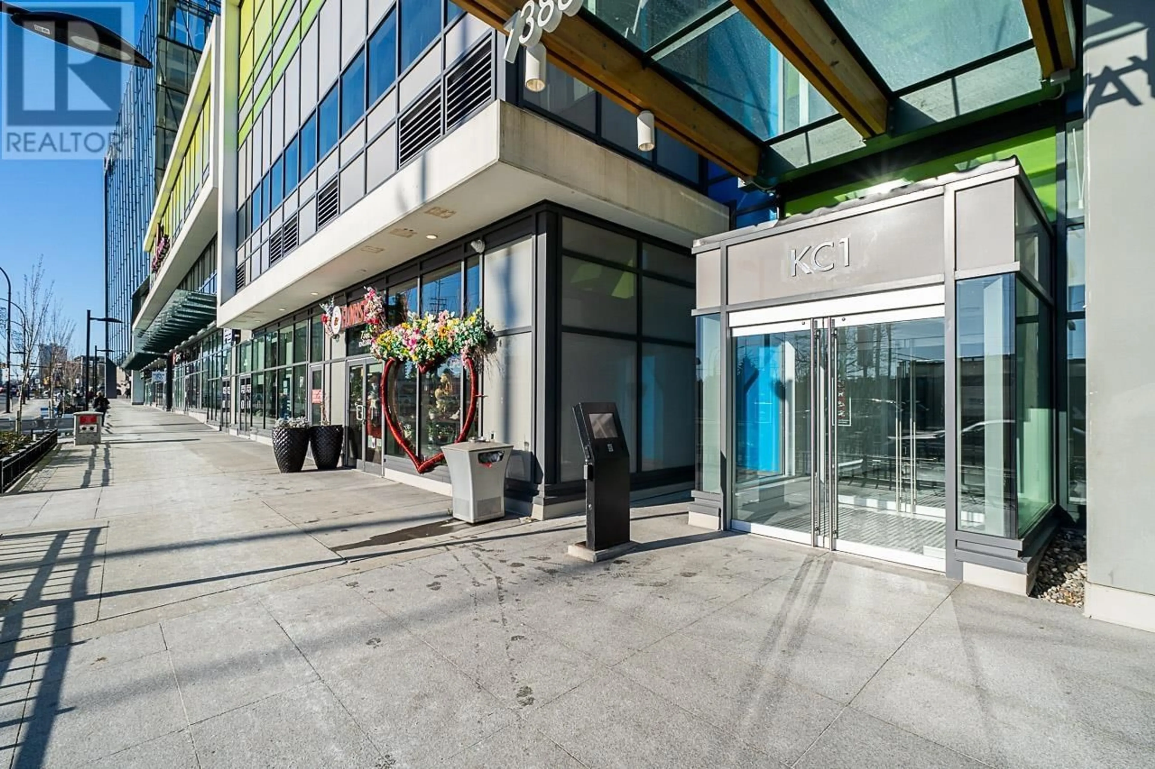 Indoor foyer for 1006 - 7388 KINGSWAY, Burnaby British Columbia V3N0G9