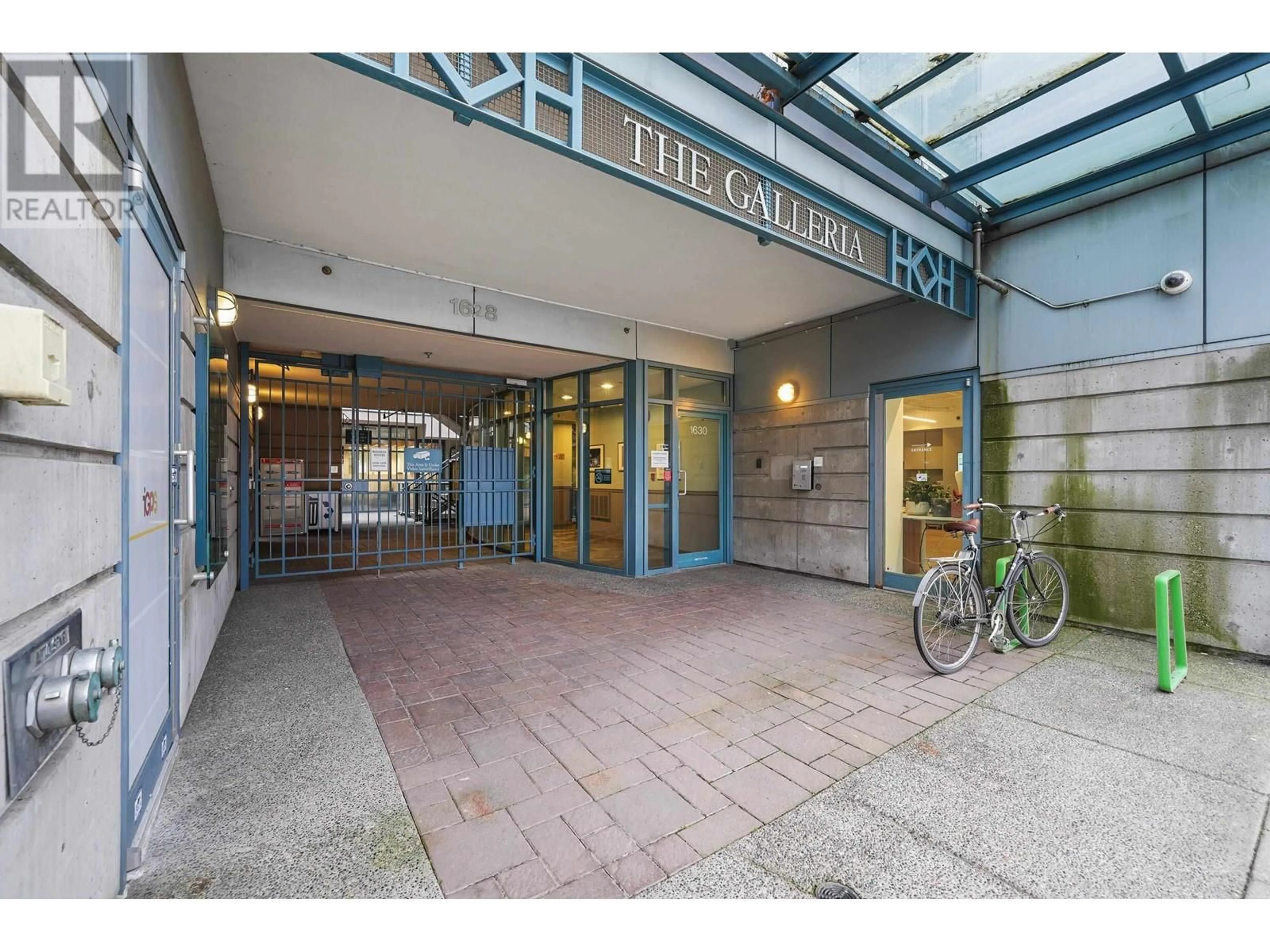 Indoor foyer for 307 1630 W 1ST AVENUE, Vancouver British Columbia V6J1G1