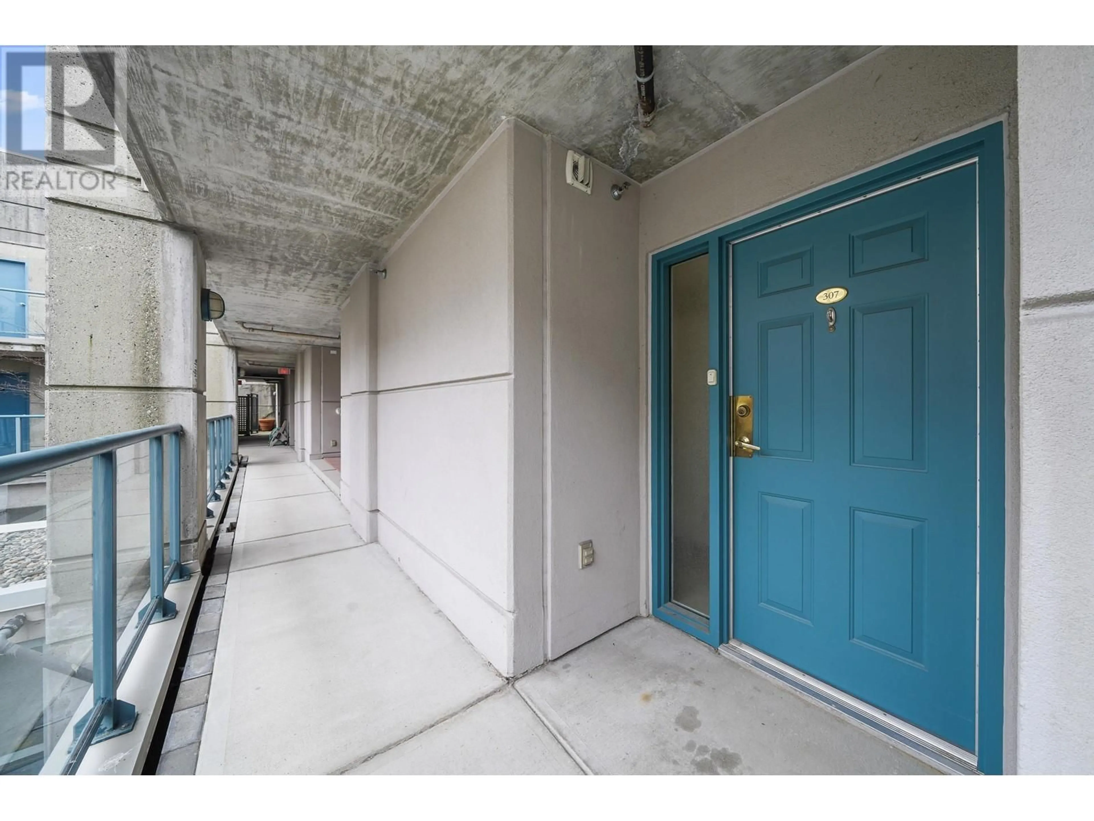 Indoor foyer for 307 1630 W 1ST AVENUE, Vancouver British Columbia V6J1G1