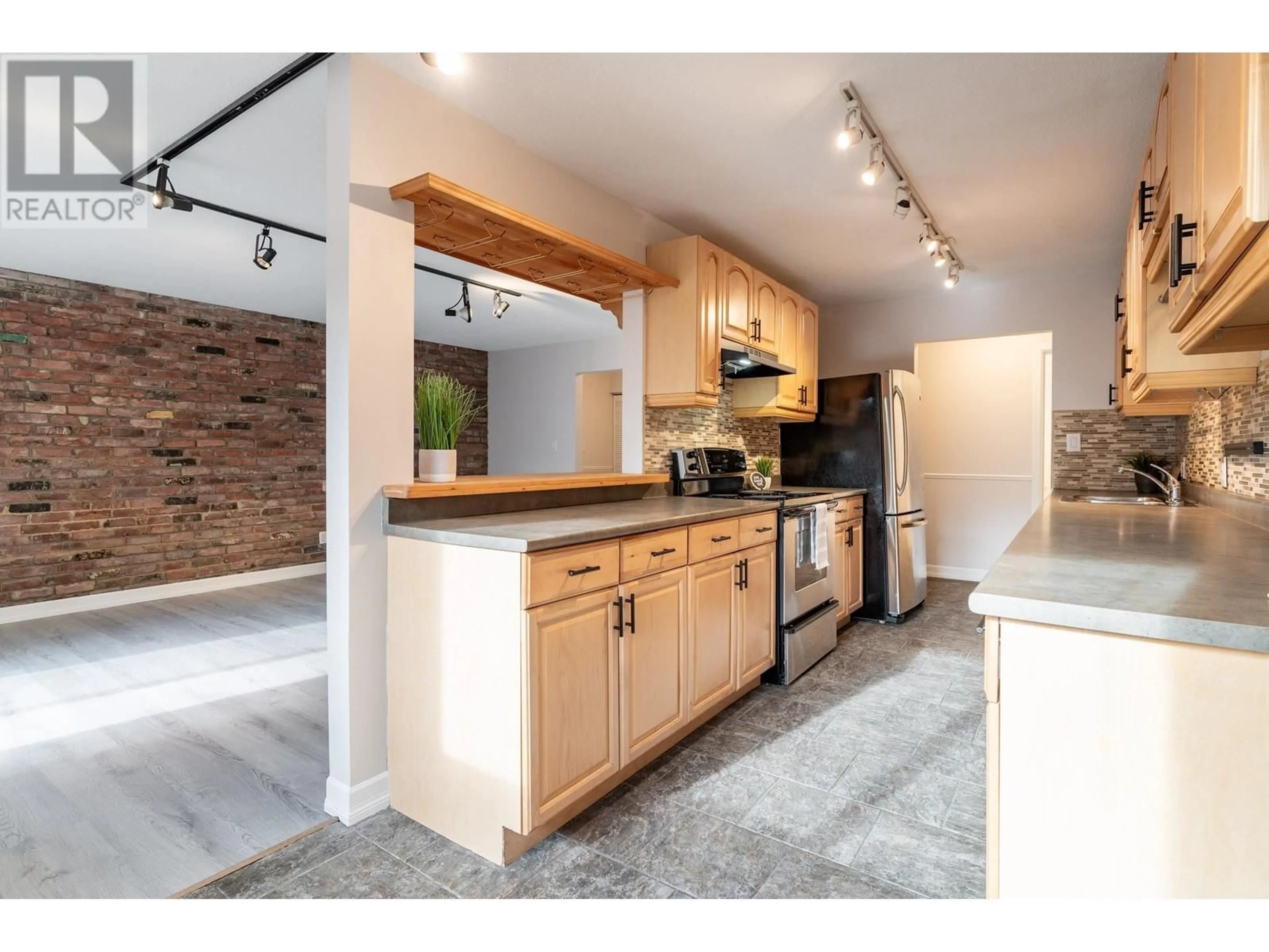 Open concept kitchen, unknown for 59 - 928 PREMIER STREET, North Vancouver British Columbia V7J2H1