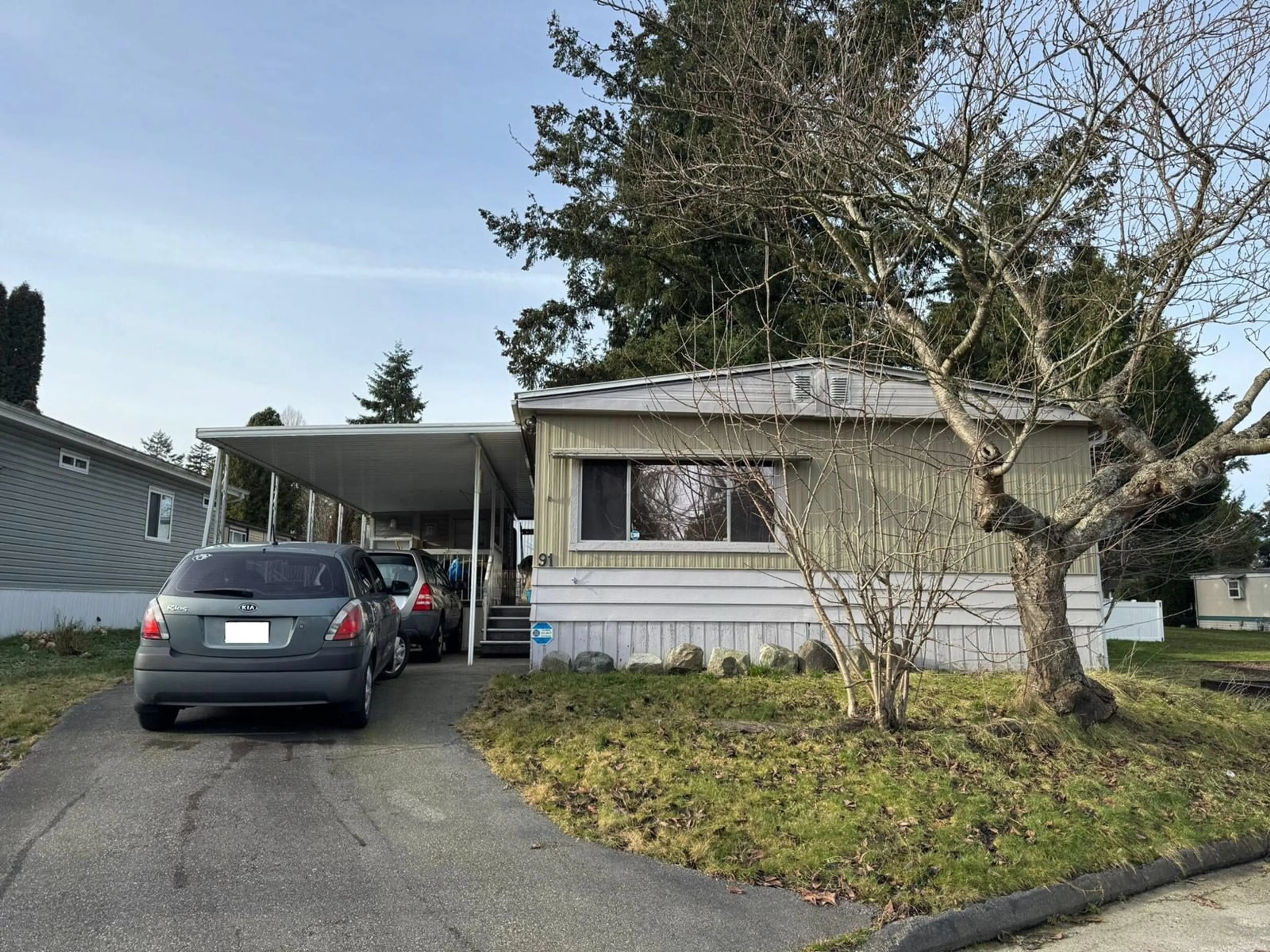 Home with vinyl exterior material, street for 91 - 7790 KING GEORGE, Surrey British Columbia V3W5Y4