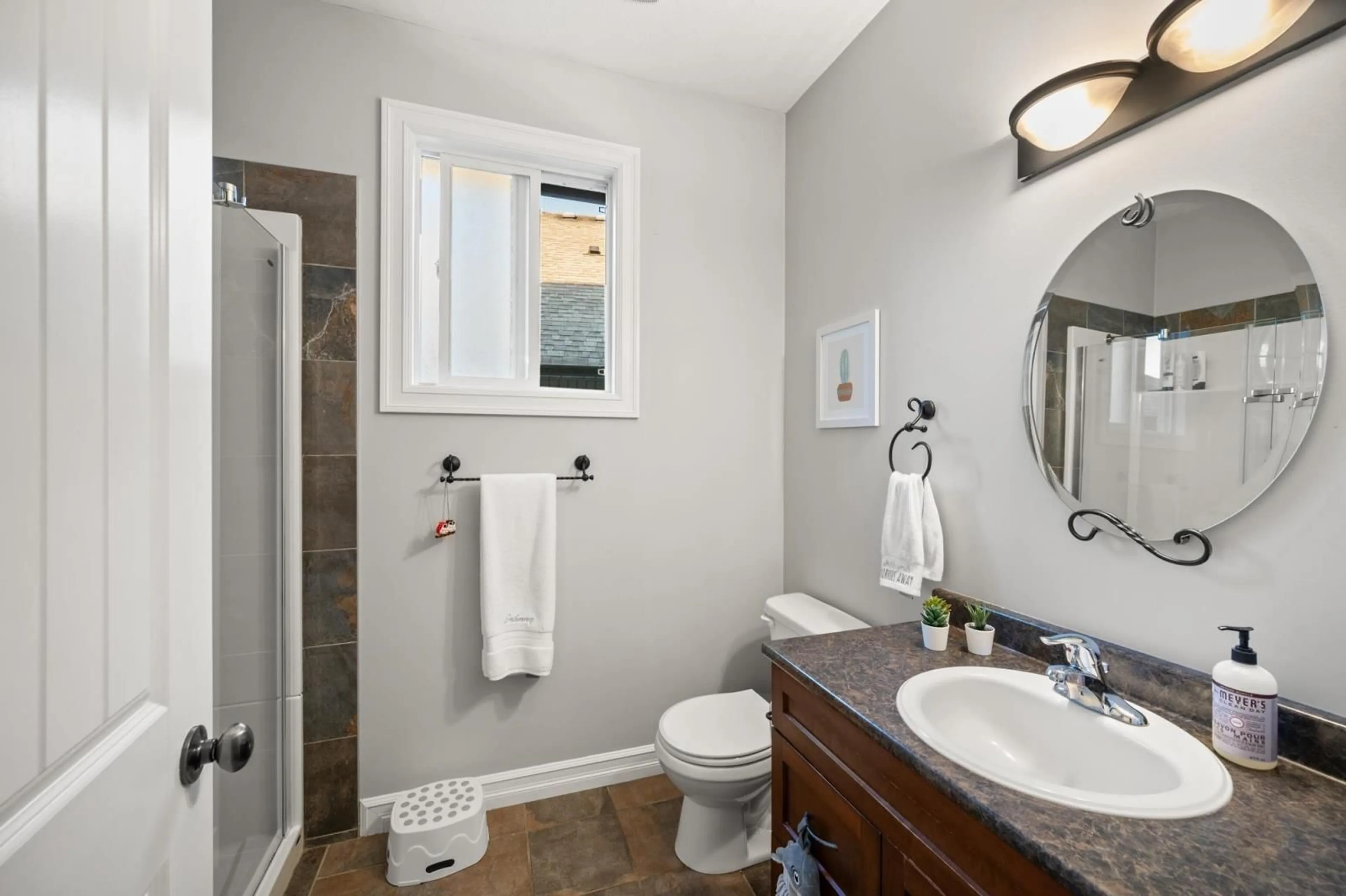 Standard bathroom, ceramic/tile floor for 24 45957 SHERWOOD DRIVE|Promontory, Chilliwack British Columbia V2R5Y2