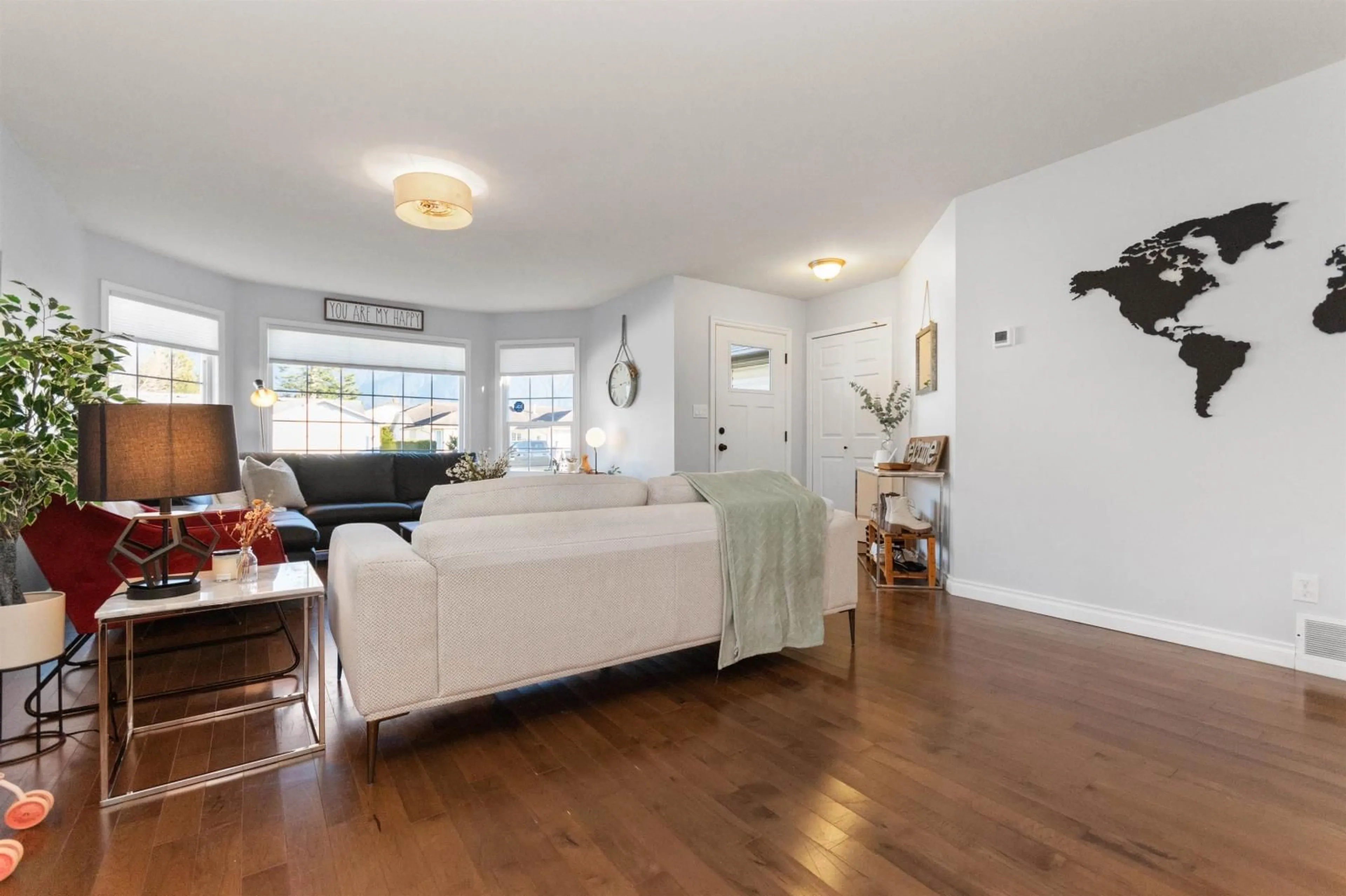 Living room with furniture, wood/laminate floor for 1605 MAPLE CRESCENT|Agassiz, Agassiz British Columbia V0M1A2