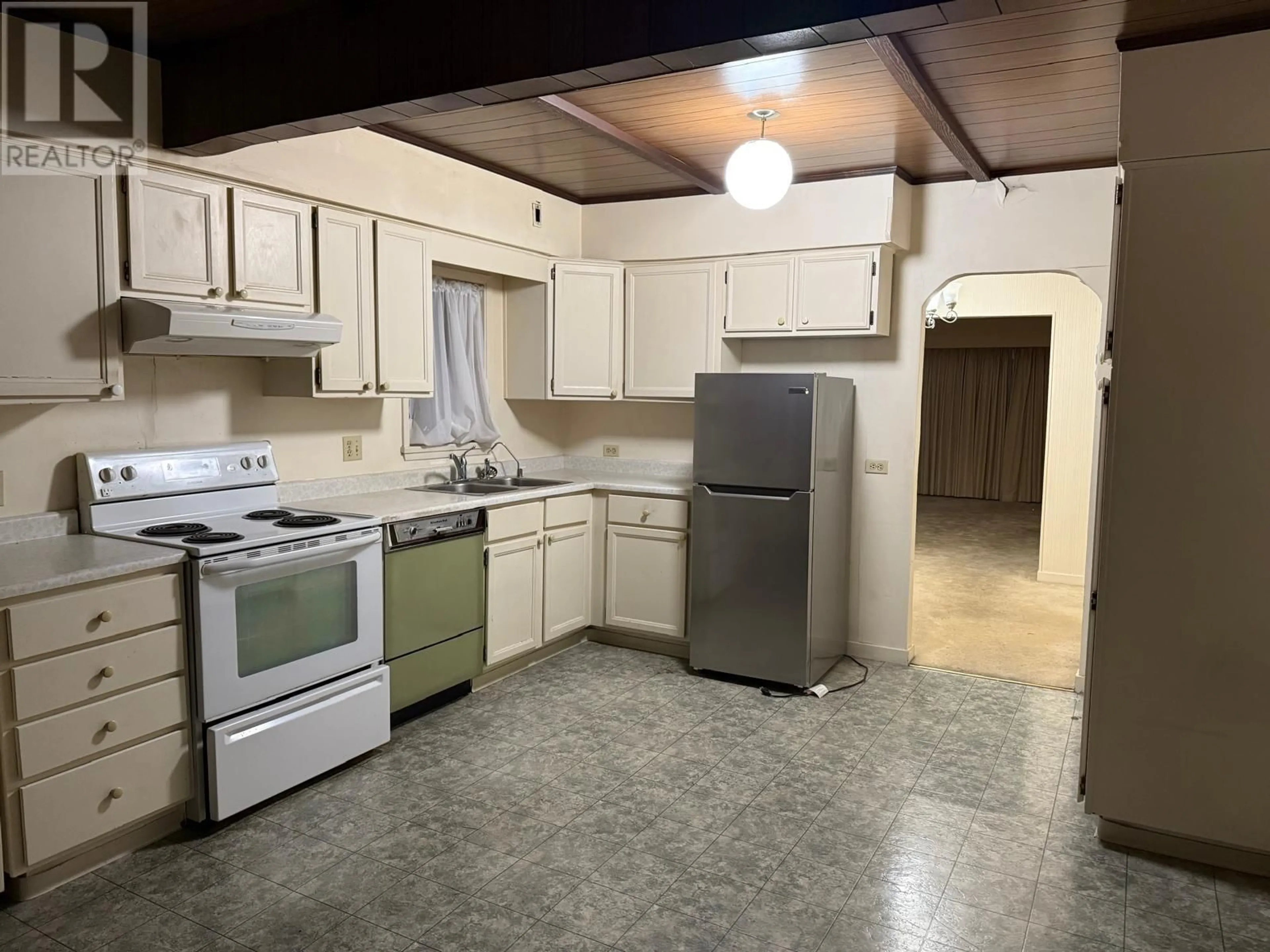 Standard kitchen, unknown for 2656 ADANAC STREET, Vancouver British Columbia V5K2M7