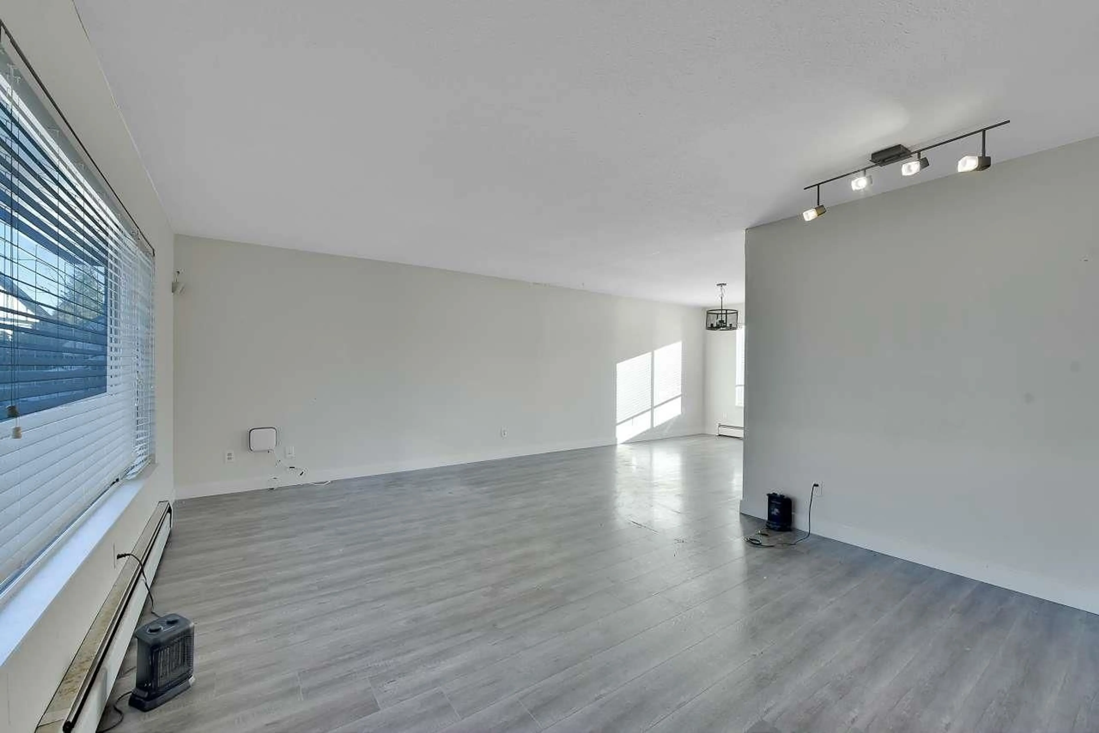 A pic of a room for 1814 141A STREET, Surrey British Columbia V4A6X9