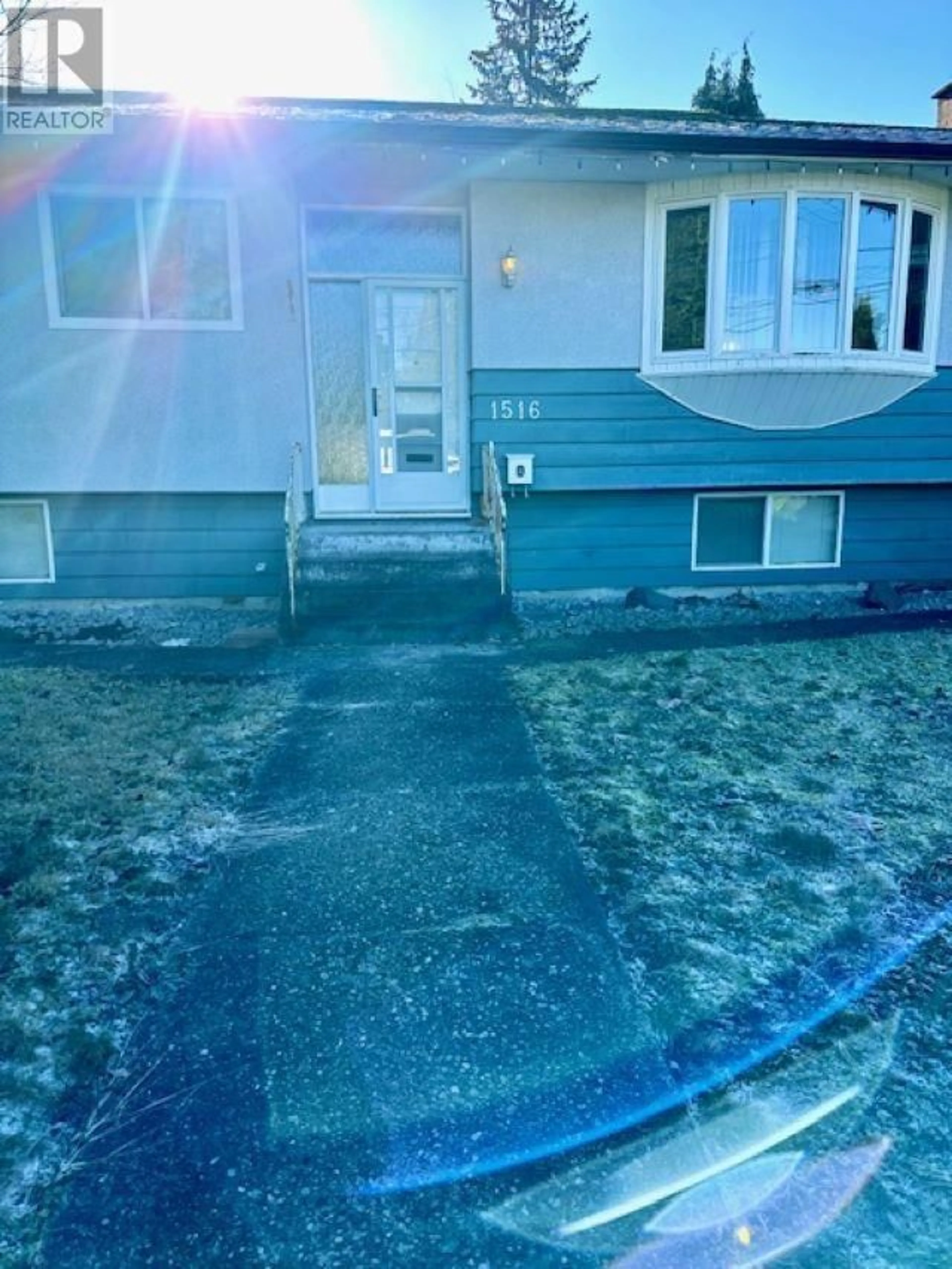 A pic from outside/outdoor area/front of a property/back of a property/a pic from drone, street for 1516 SMITH AVENUE, Coquitlam British Columbia V3J2Y3