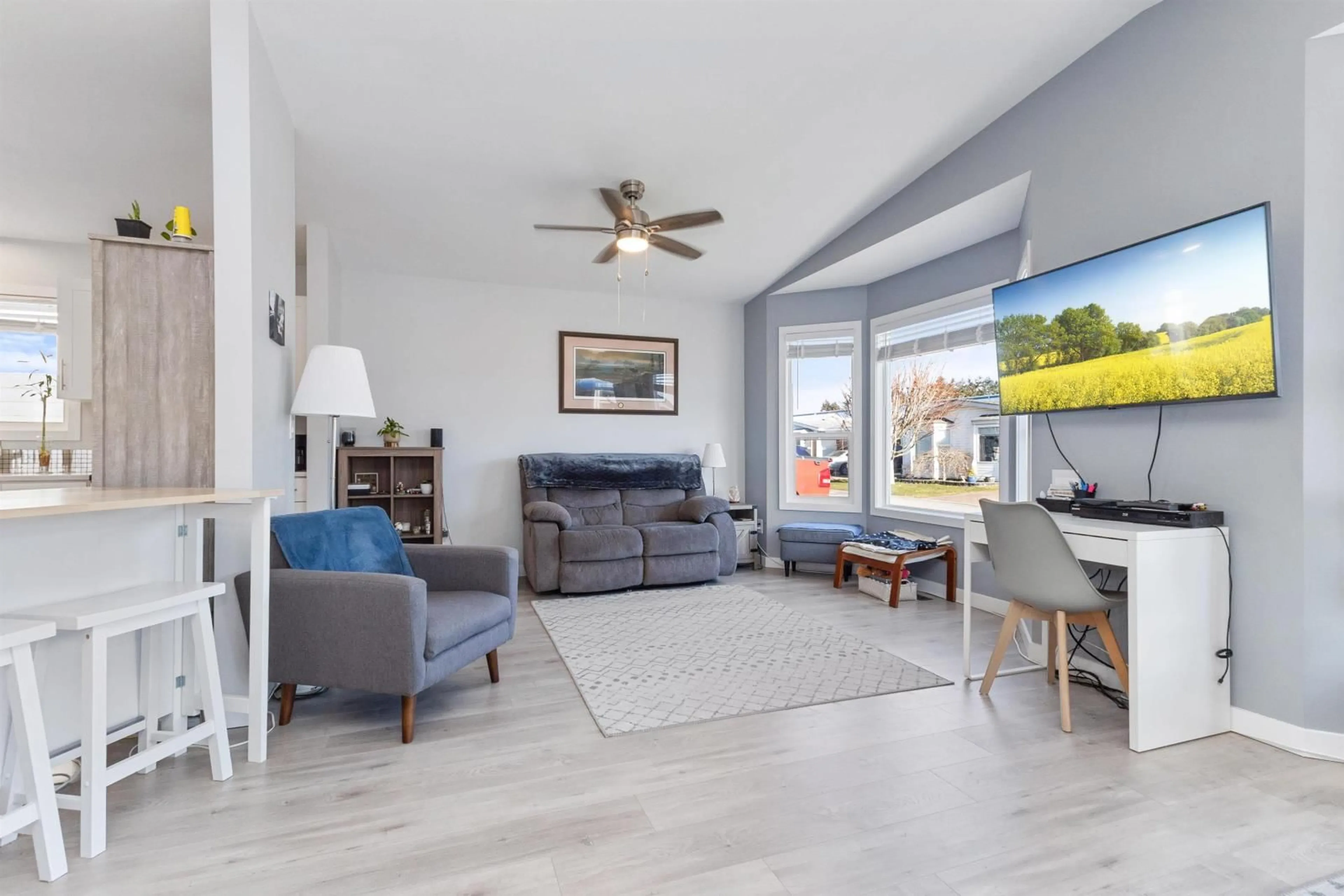 Living room with furniture, ceramic/tile floor for 29 45918 KNIGHT ROAD|Sardis East Vedder, Sardis British Columbia V2R3X4