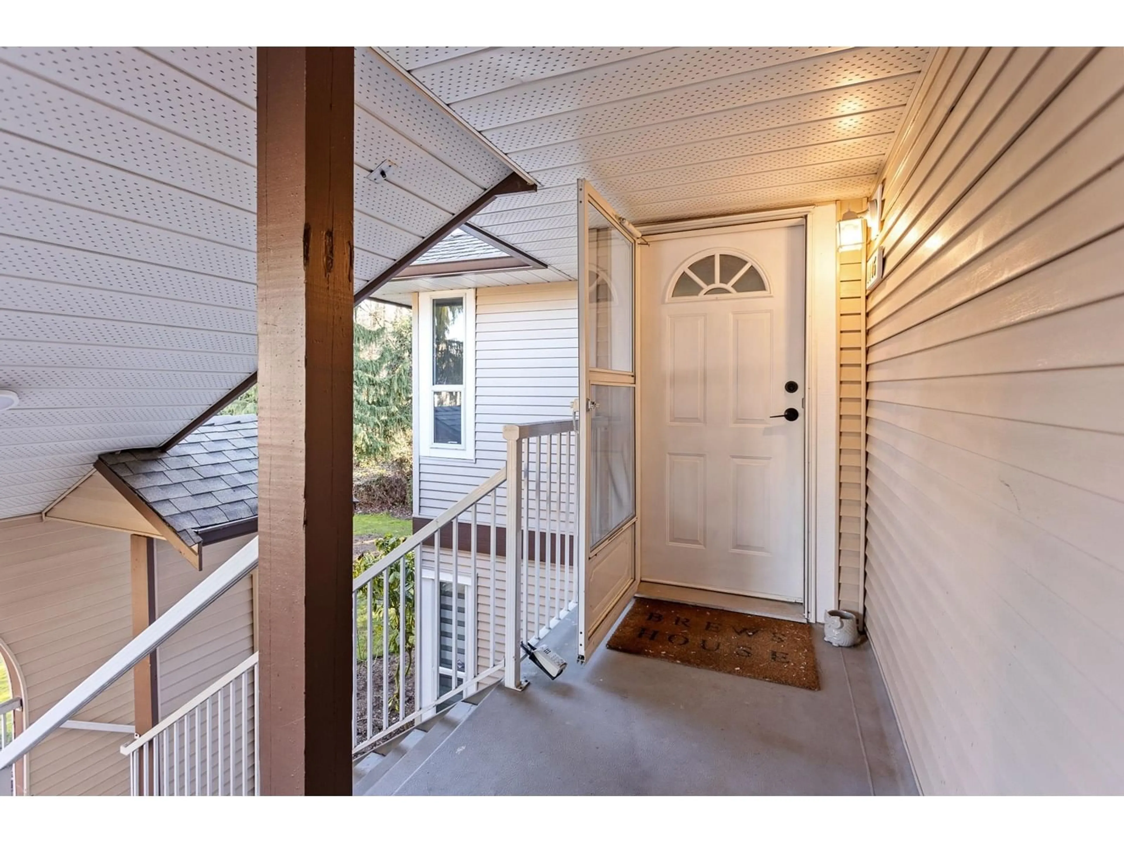 Indoor entryway for 1105 1750 MCKENZIE ROAD, Abbotsford British Columbia V2S3Z3