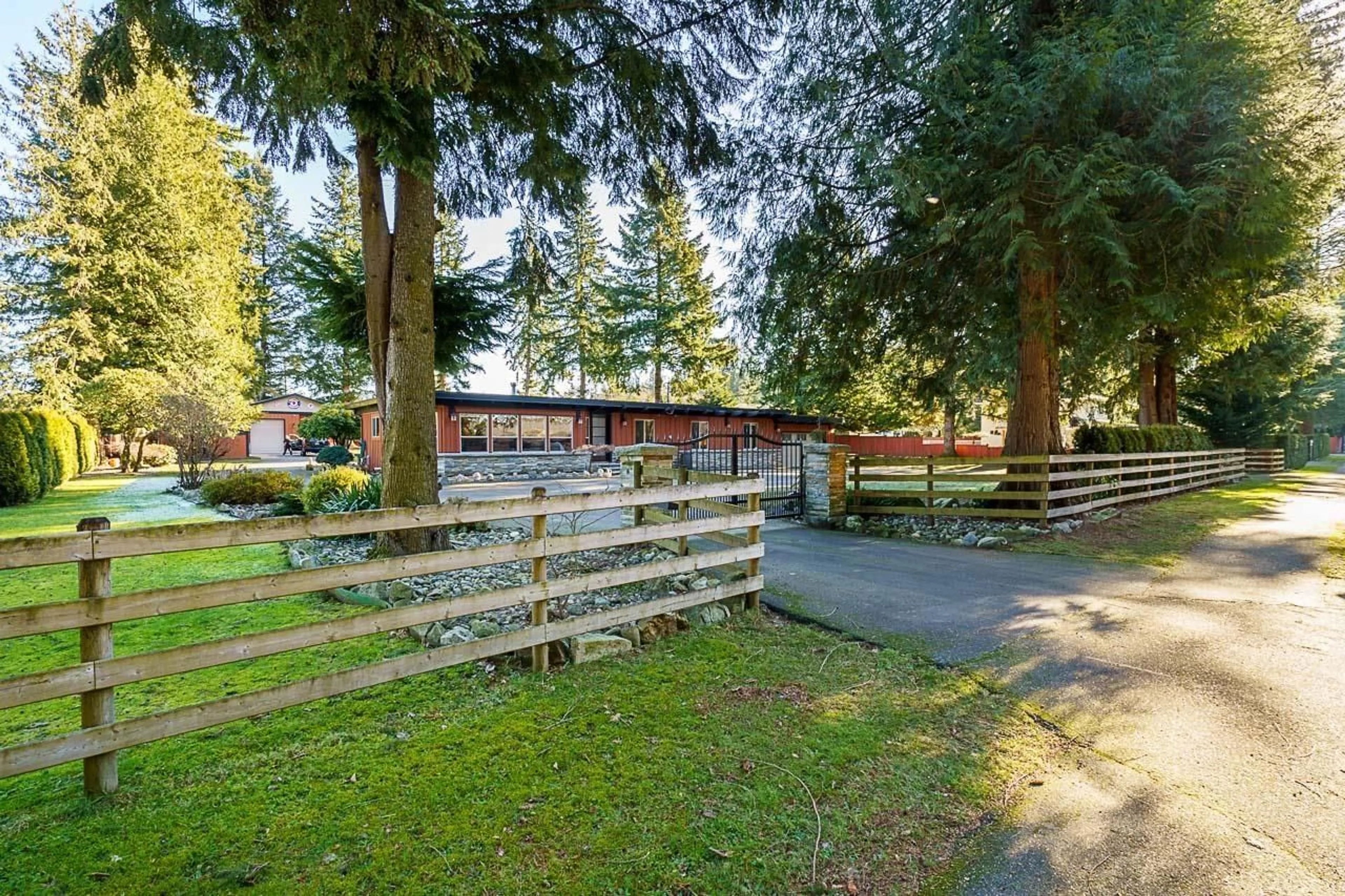 A pic from outside/outdoor area/front of a property/back of a property/a pic from drone, unknown for 4646 233 STREET, Langley British Columbia V2Z2S3