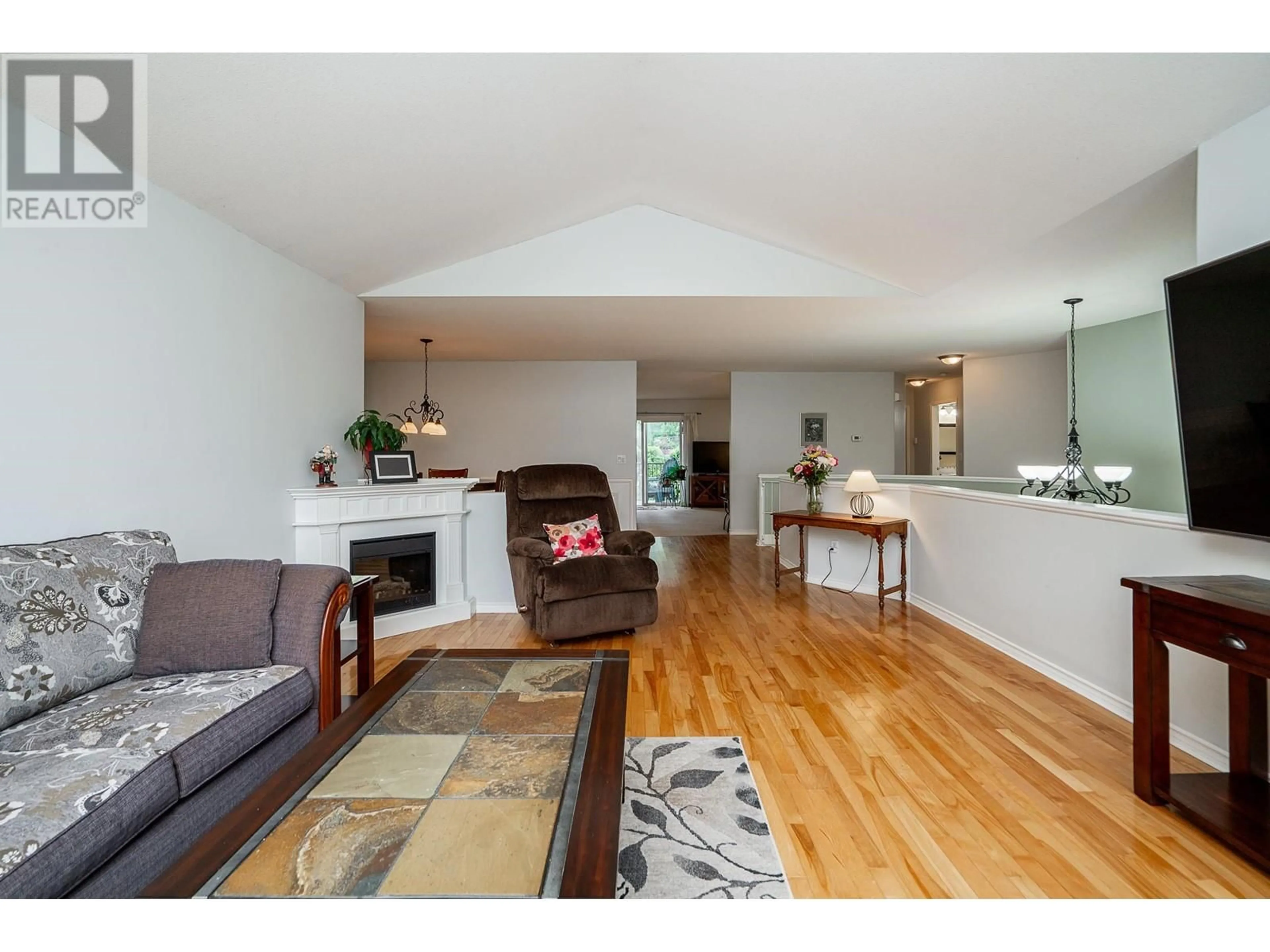 Living room with furniture, wood/laminate floor for 20488 115 AVENUE, Maple Ridge British Columbia V2X1M3