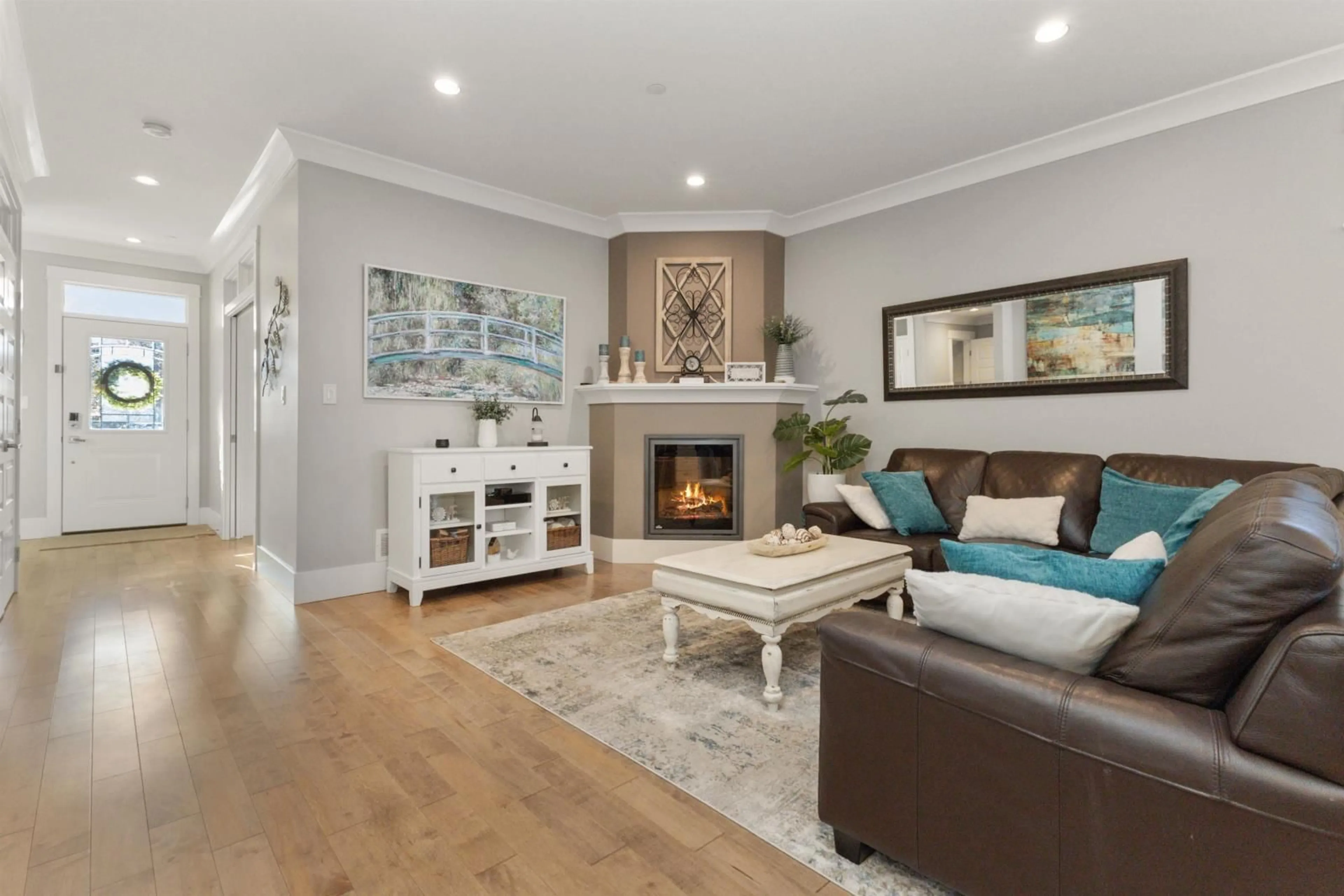 Living room with furniture, wood/laminate floor for 1 45317 CHEHALIS DRIVE|Garrison Crossing, Sardis British Columbia V2R0S3