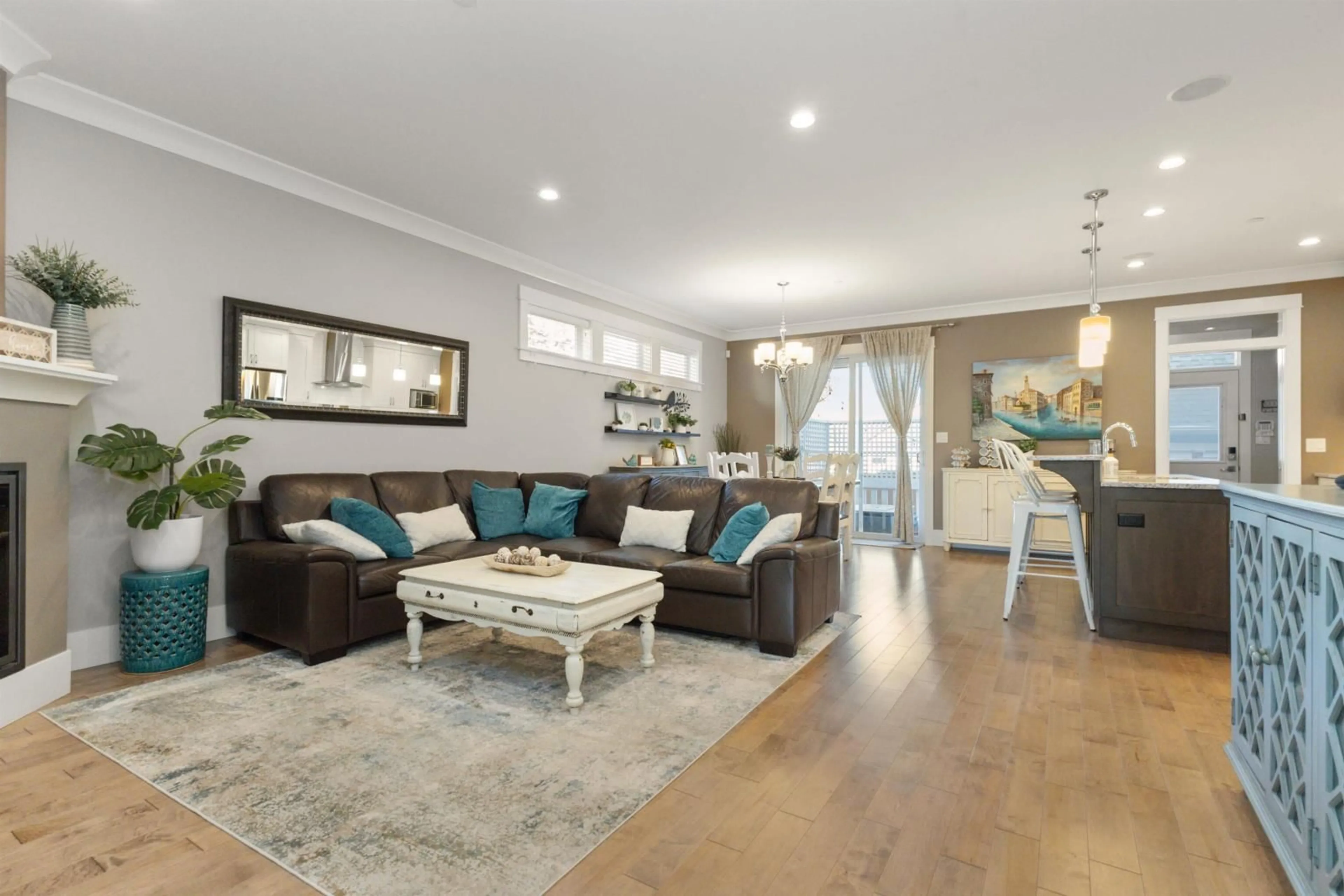 Living room with furniture, wood/laminate floor for 1 45317 CHEHALIS DRIVE|Garrison Crossing, Sardis British Columbia V2R0S3