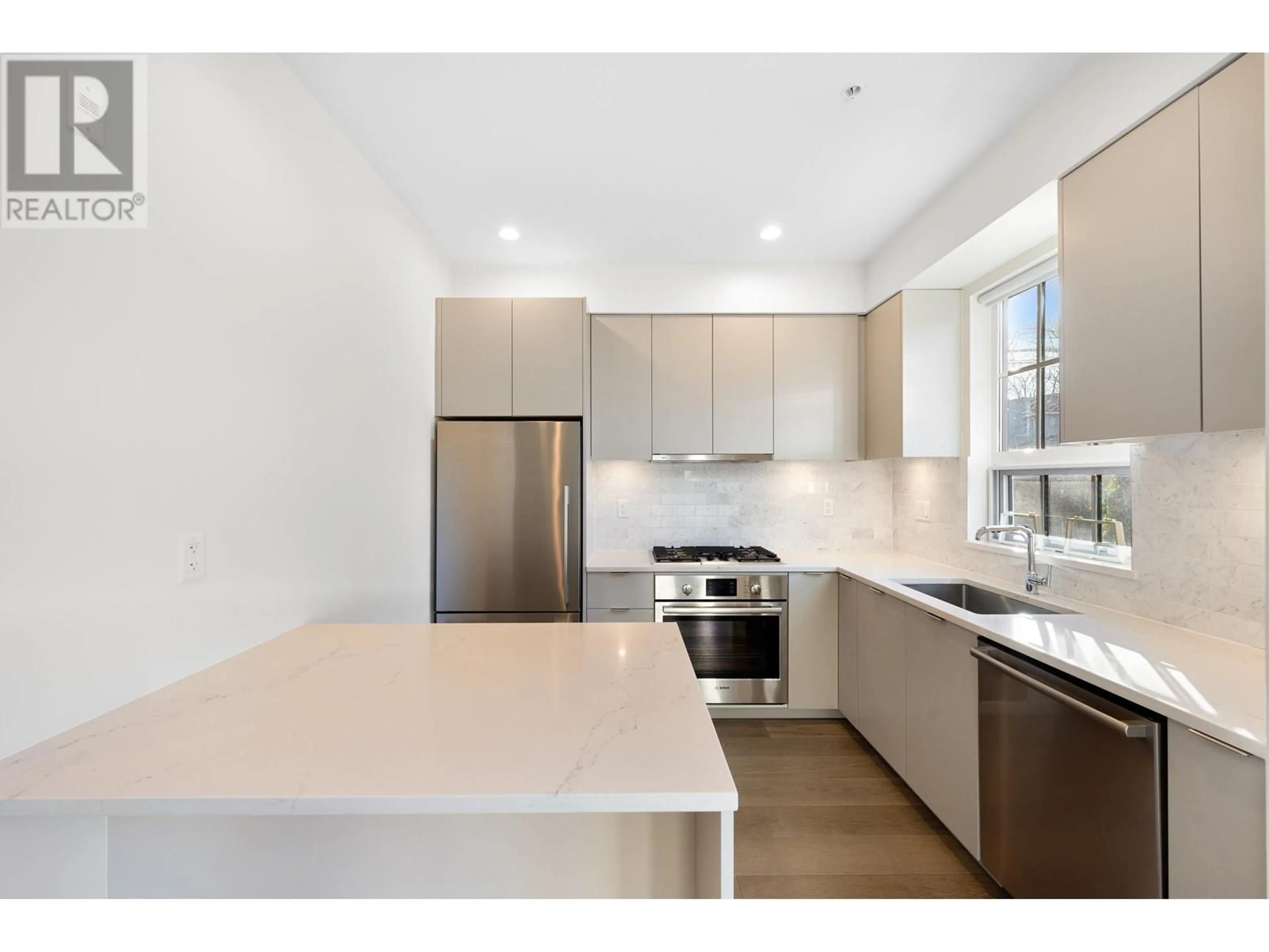 Standard kitchen, unknown for 7909 OAK STREET, Vancouver British Columbia V6P4A6