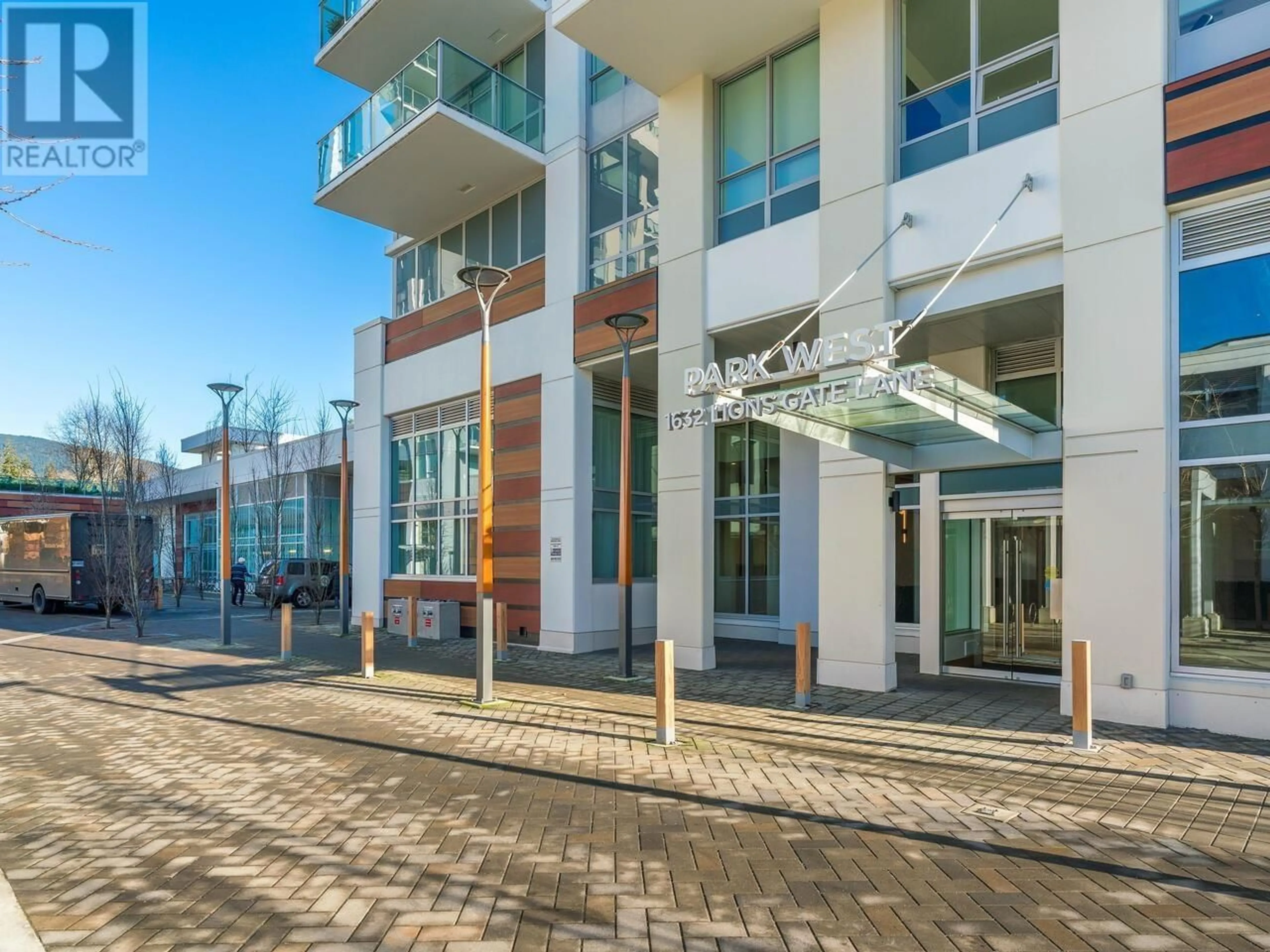 Indoor foyer for 202 - 1632 LIONS GATE LANE, North Vancouver British Columbia V7P0E2
